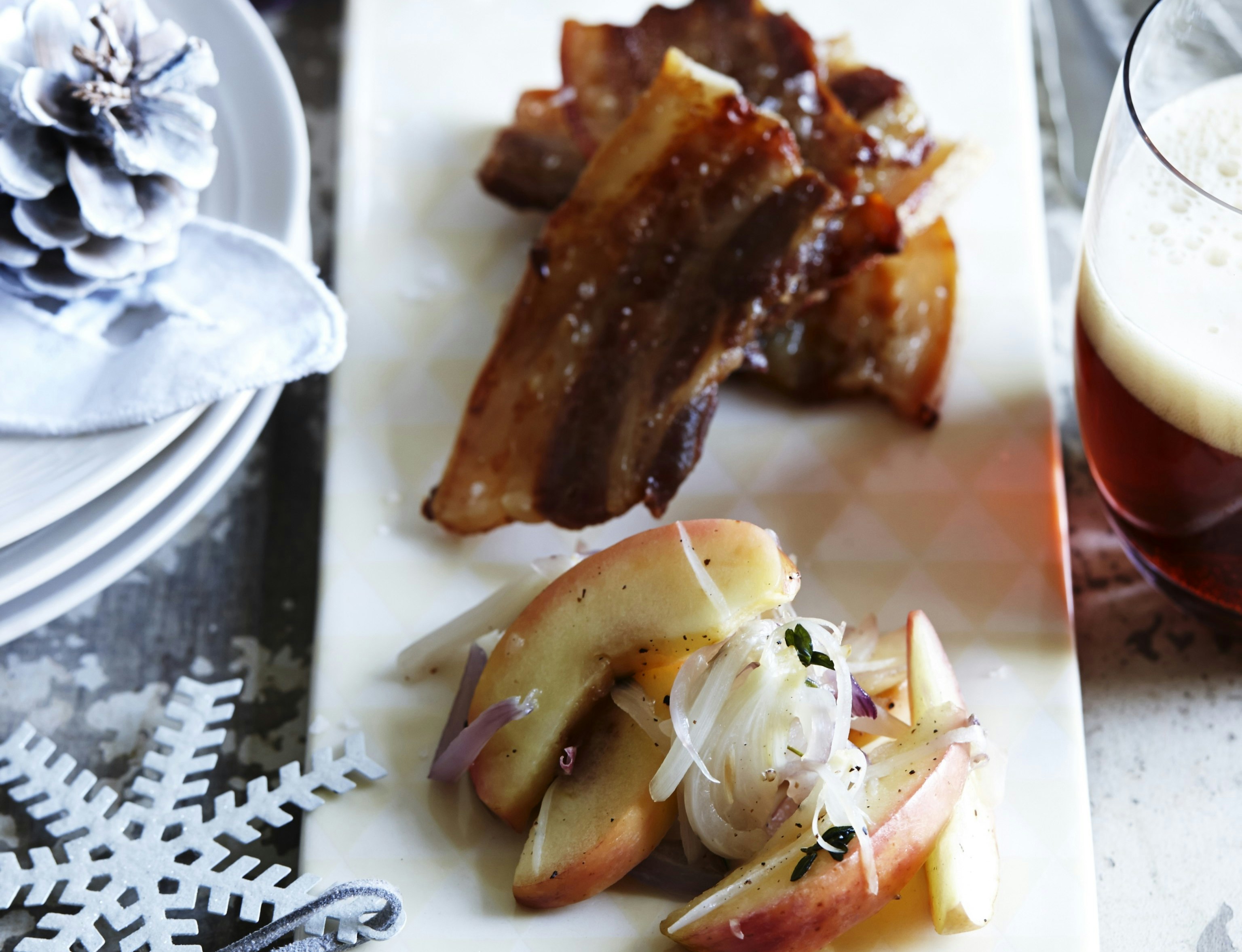 Æbleflæsk med løg og timian