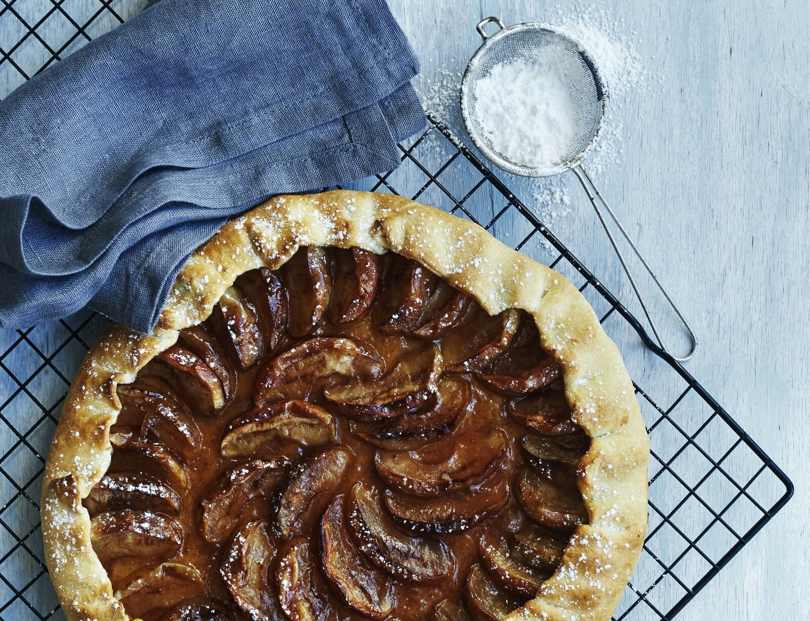 Æblegalette med kanelsukker