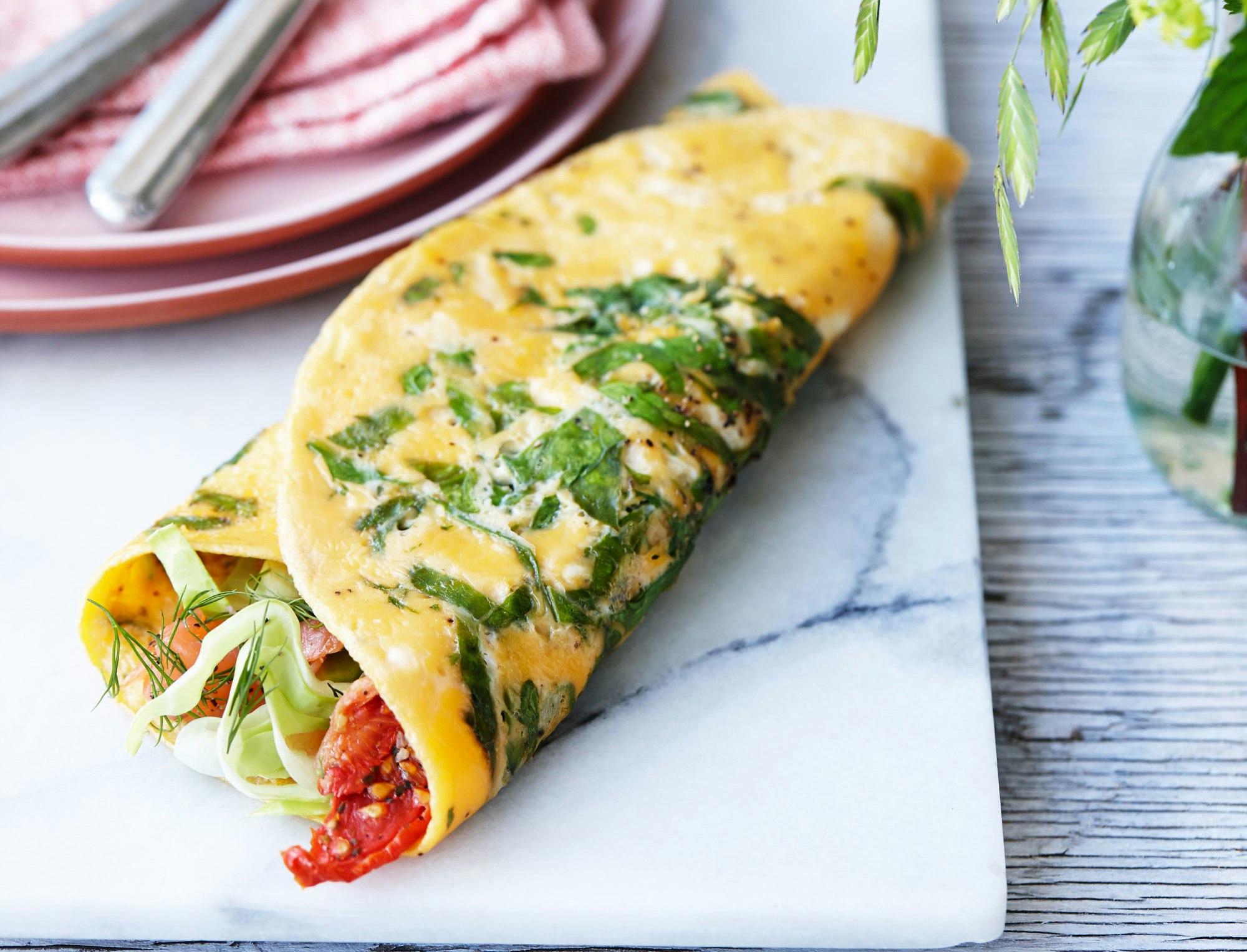 Æggewrap med laks og avocado