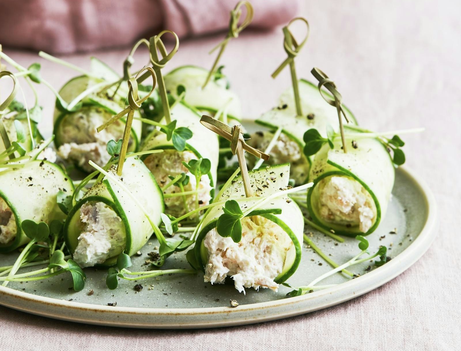Agurkeruller med laksecreme