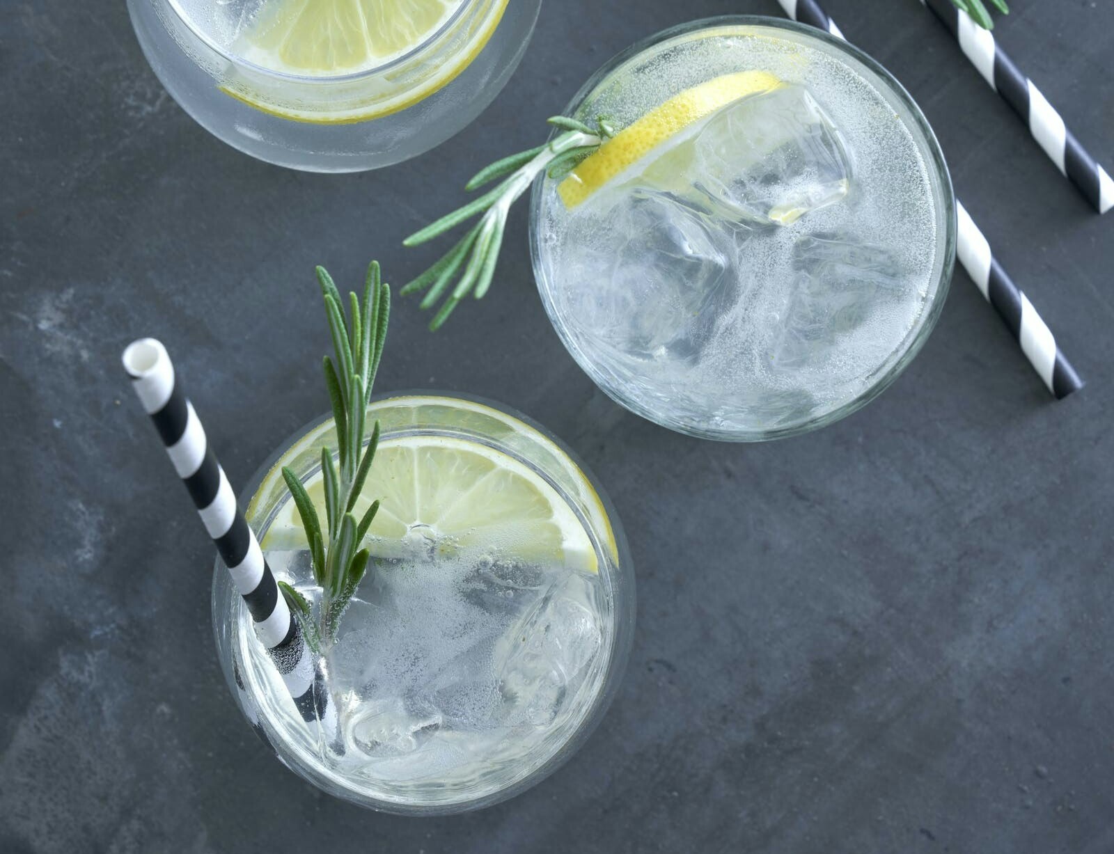 Alkoholfri drink med ingefær og tonic