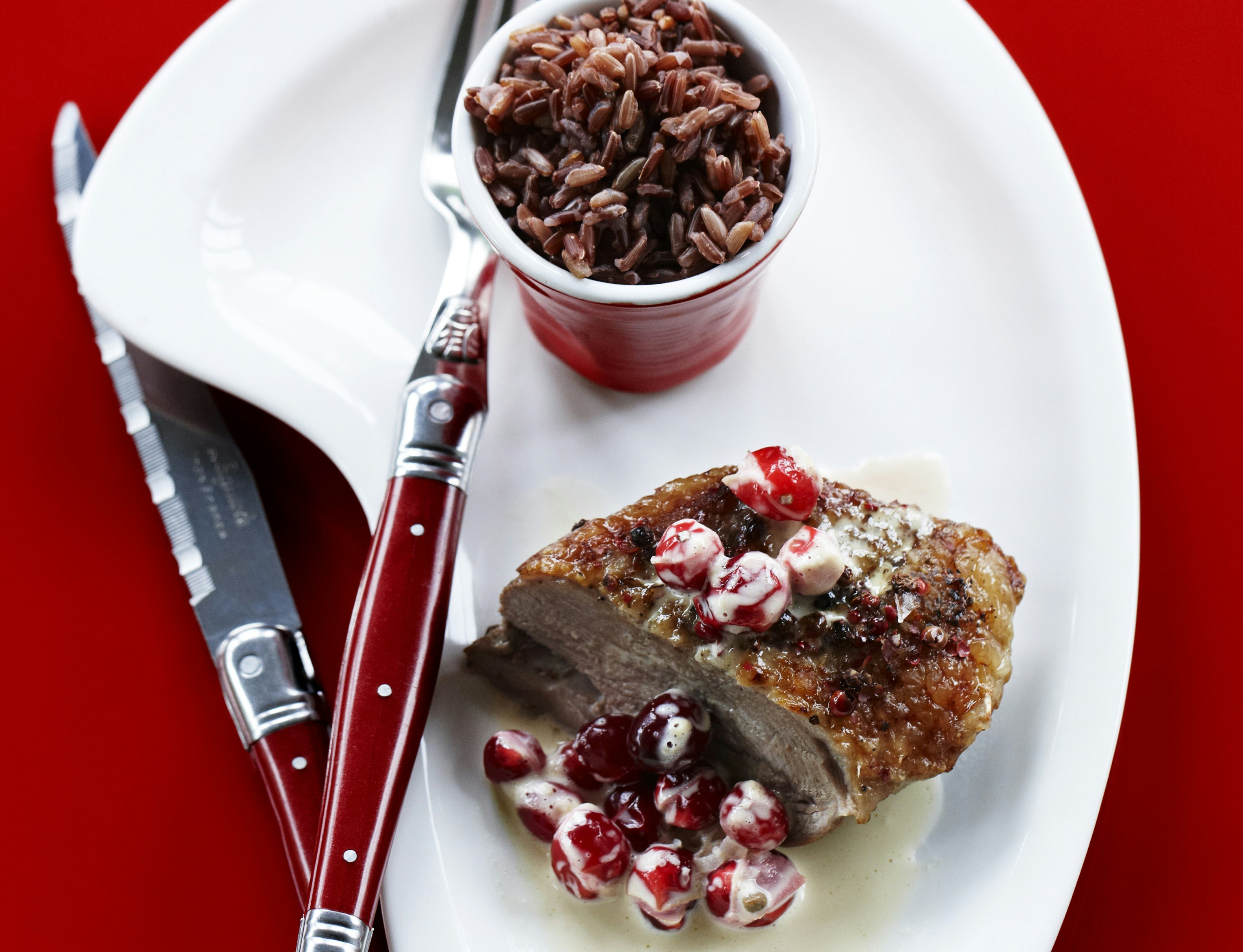 Andebryst med røde ris og tranebærsauce