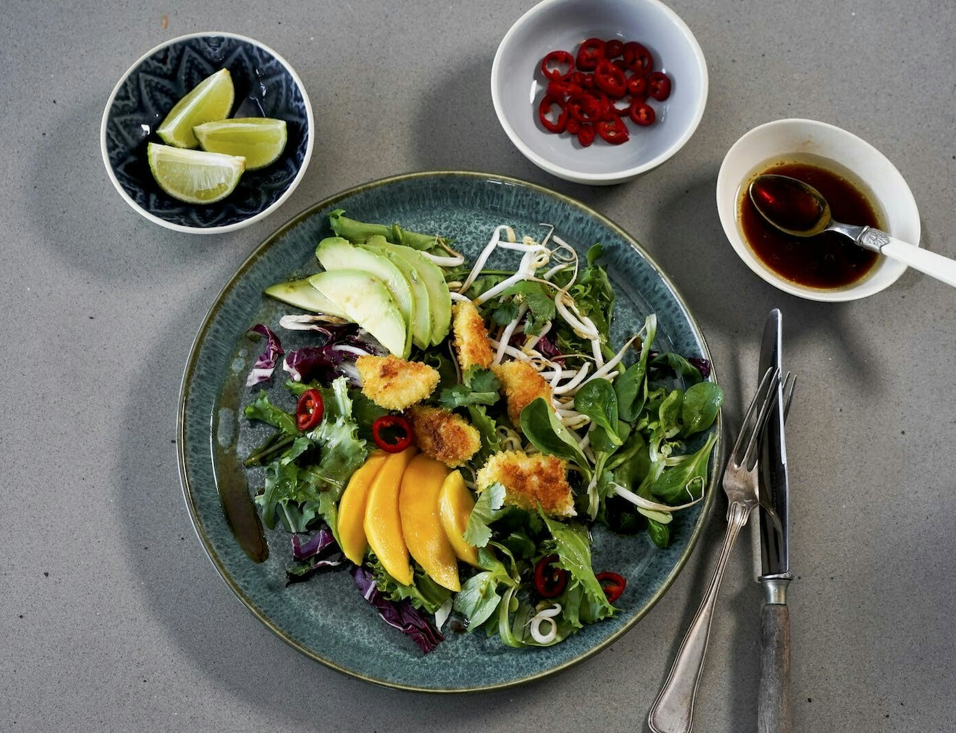 Asiatisk inspireret salat med pankokylling