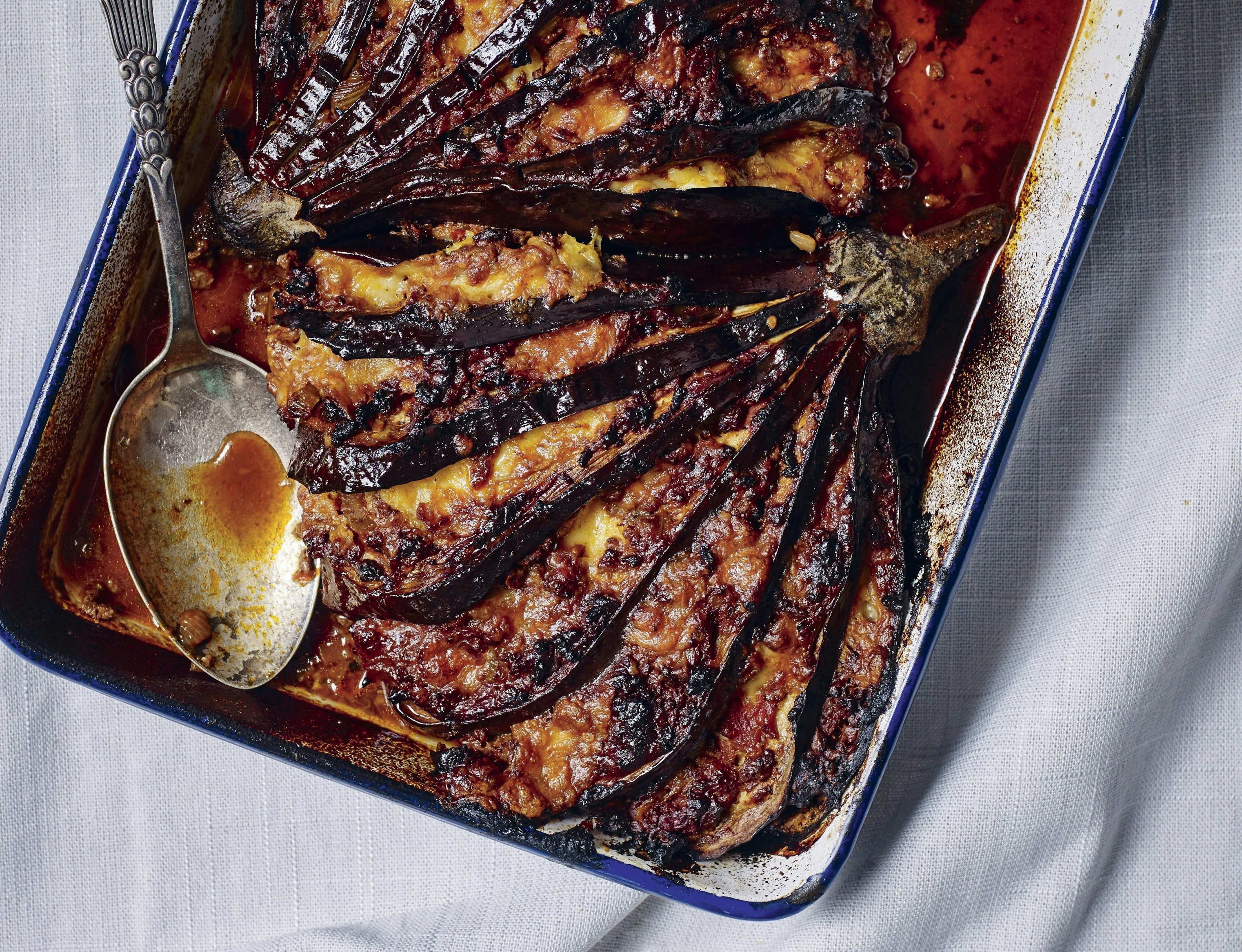 Auberginelasagne med kødsauce og mozzarella