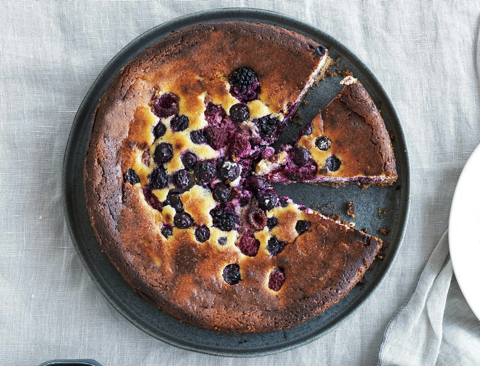 Bagt cheesecake med bær