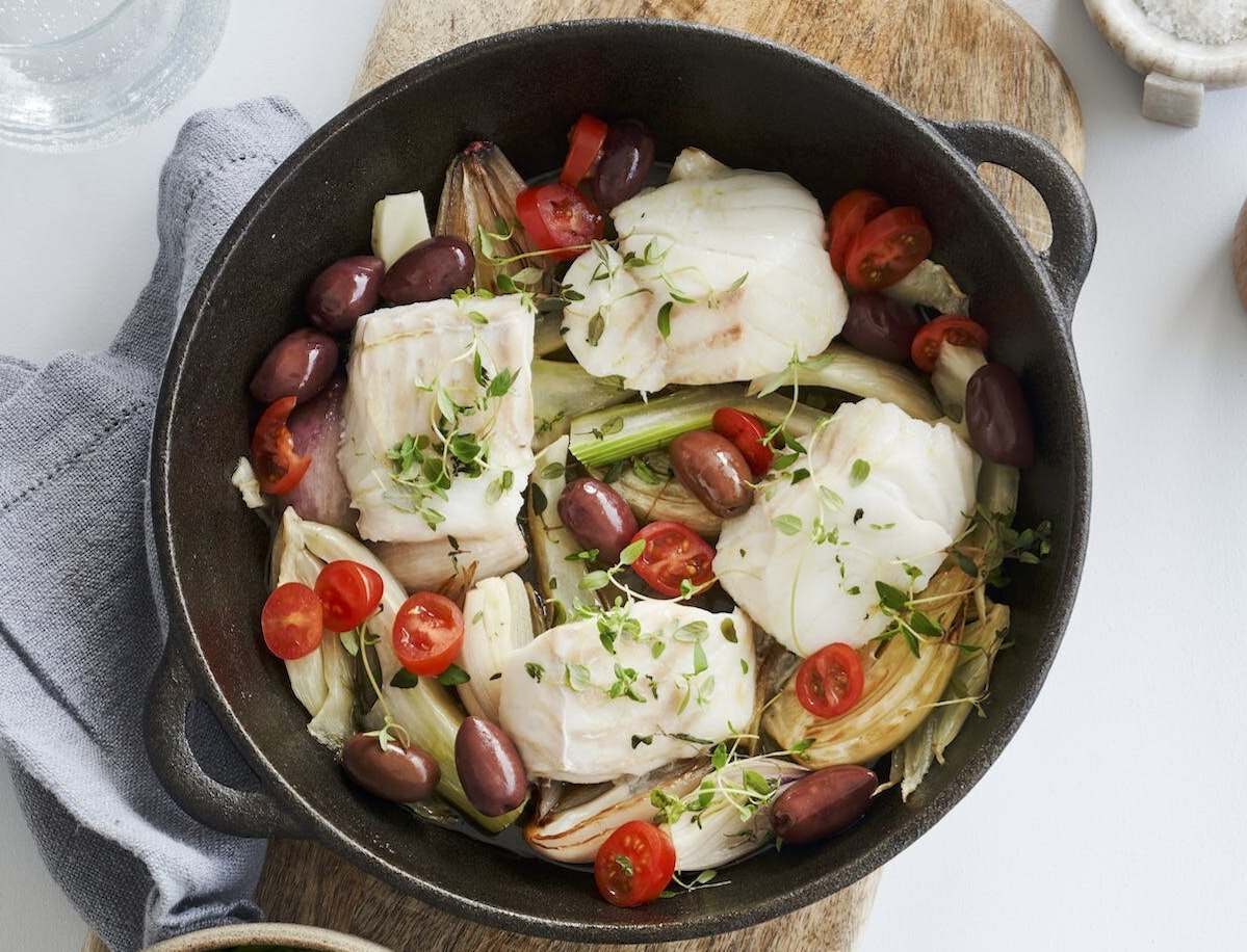 Bagt fisk med fennikel og oliven-smørsauce