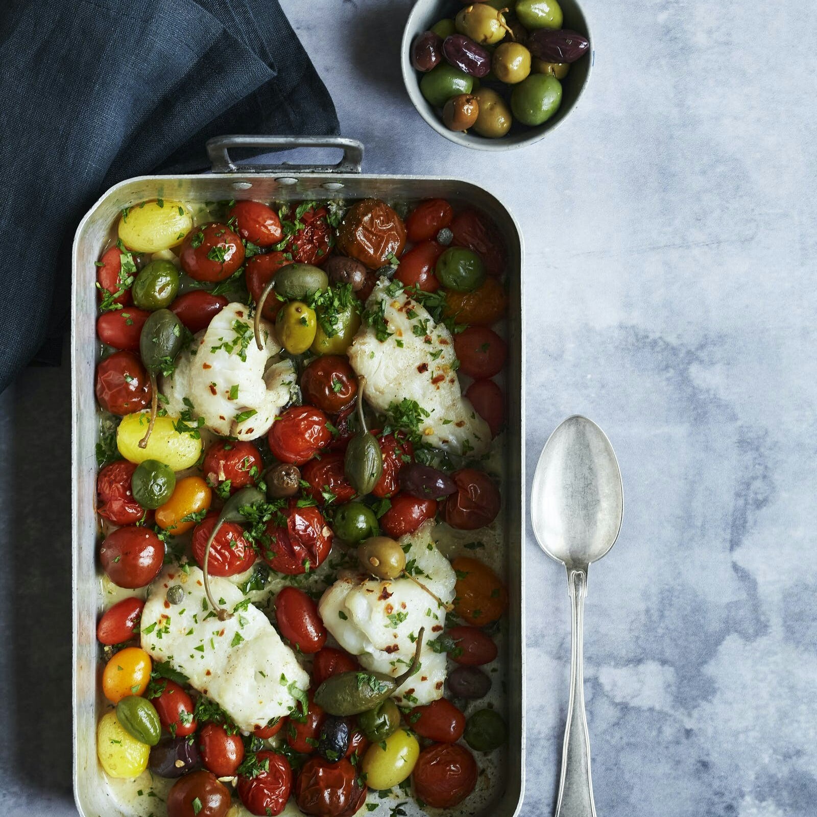 Bagt kulmule med tomater og oliven