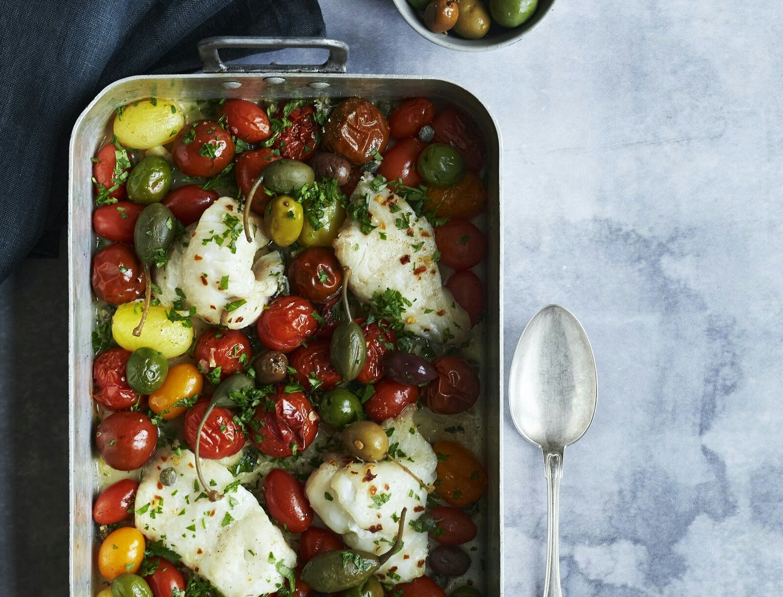 Bagt kulmule med tomater og oliven