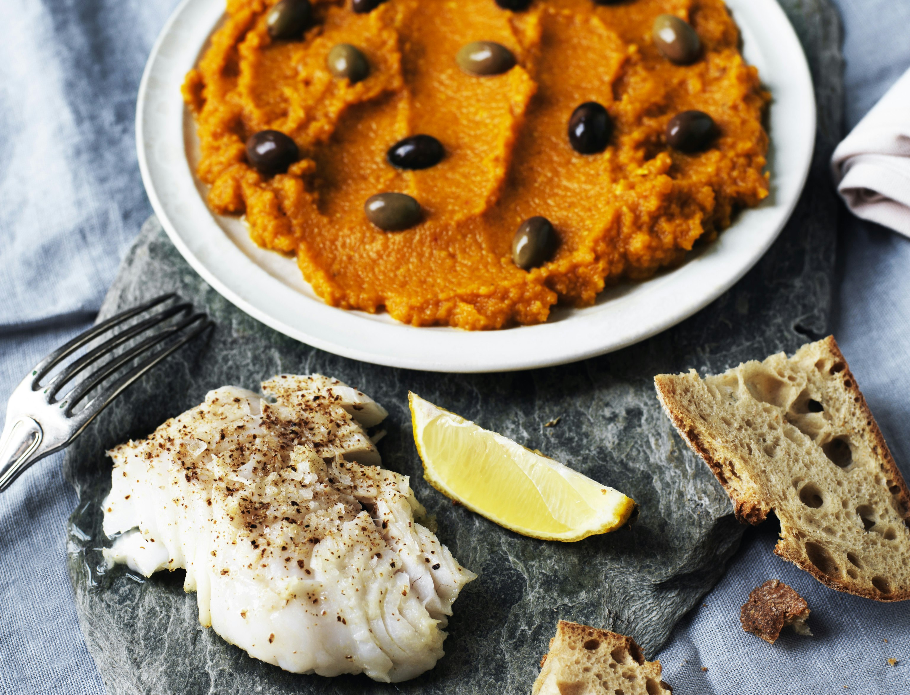 Bagt torsk med gulerodsmos