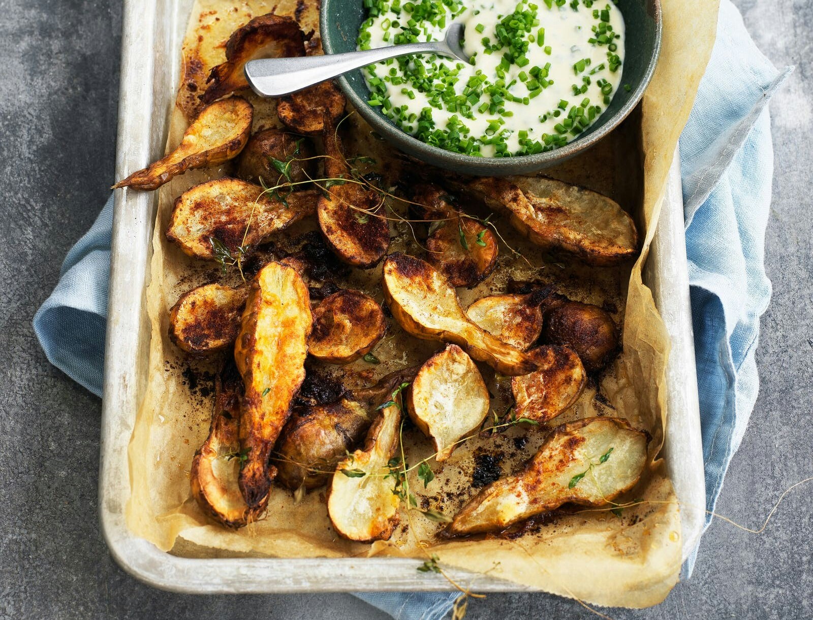 Bagte jordskokker med ranch-dressing