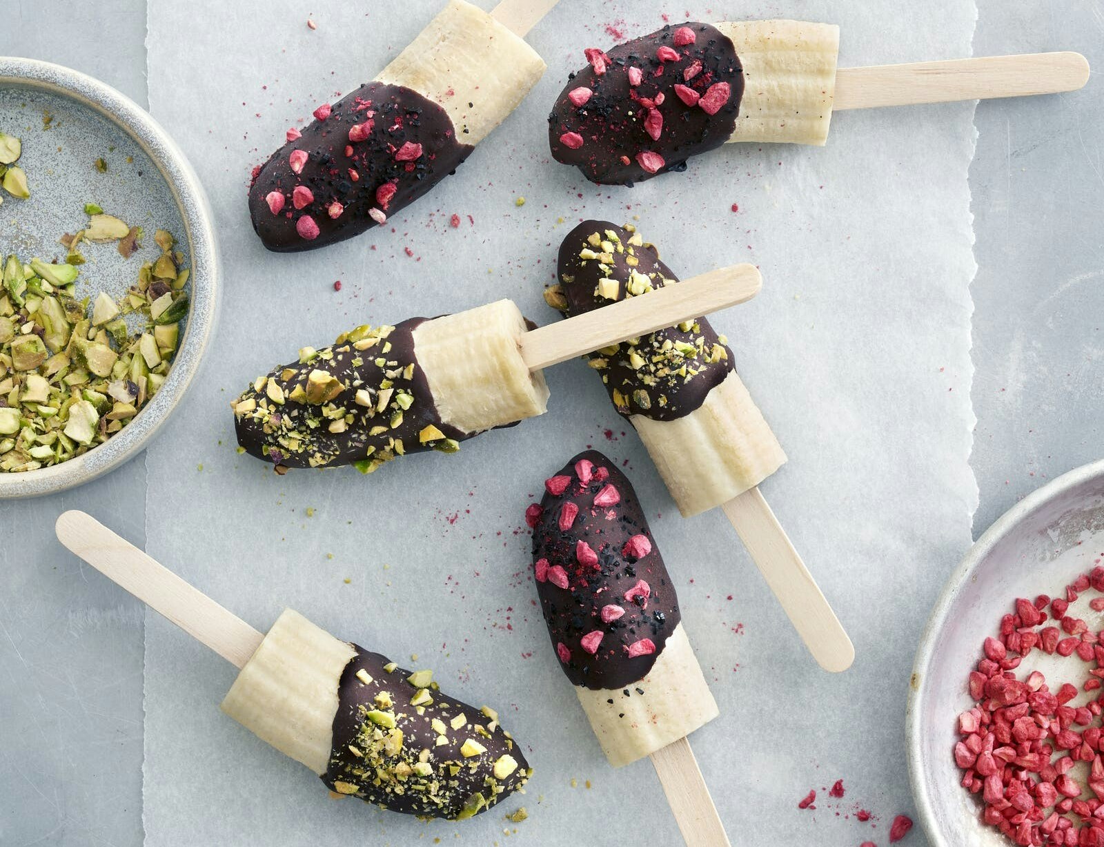 Bananispinde med chokolade og drys