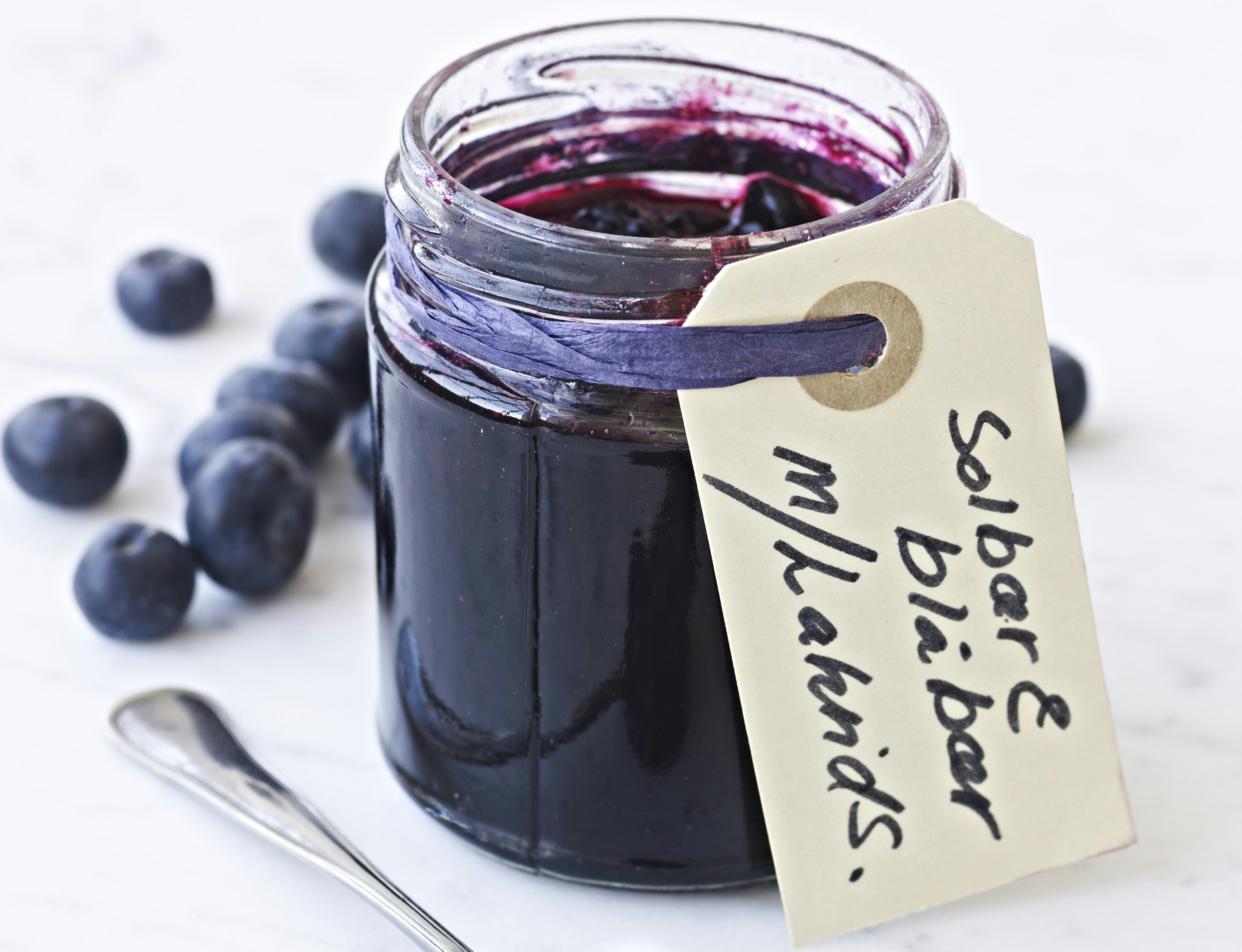 Blåbær-solbær-marmelade med lakrids