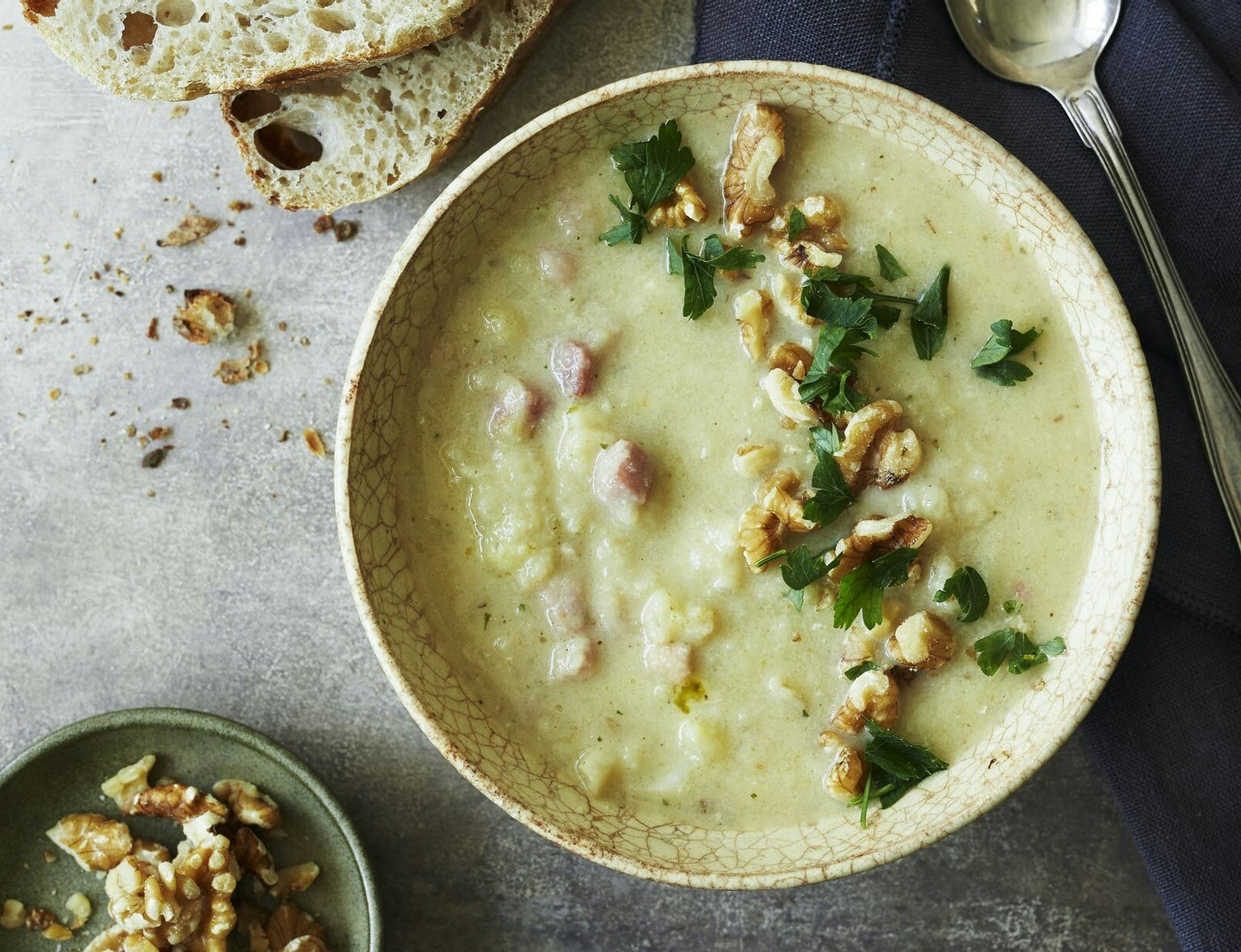 Blomkålssuppe med jordskokker og bacon