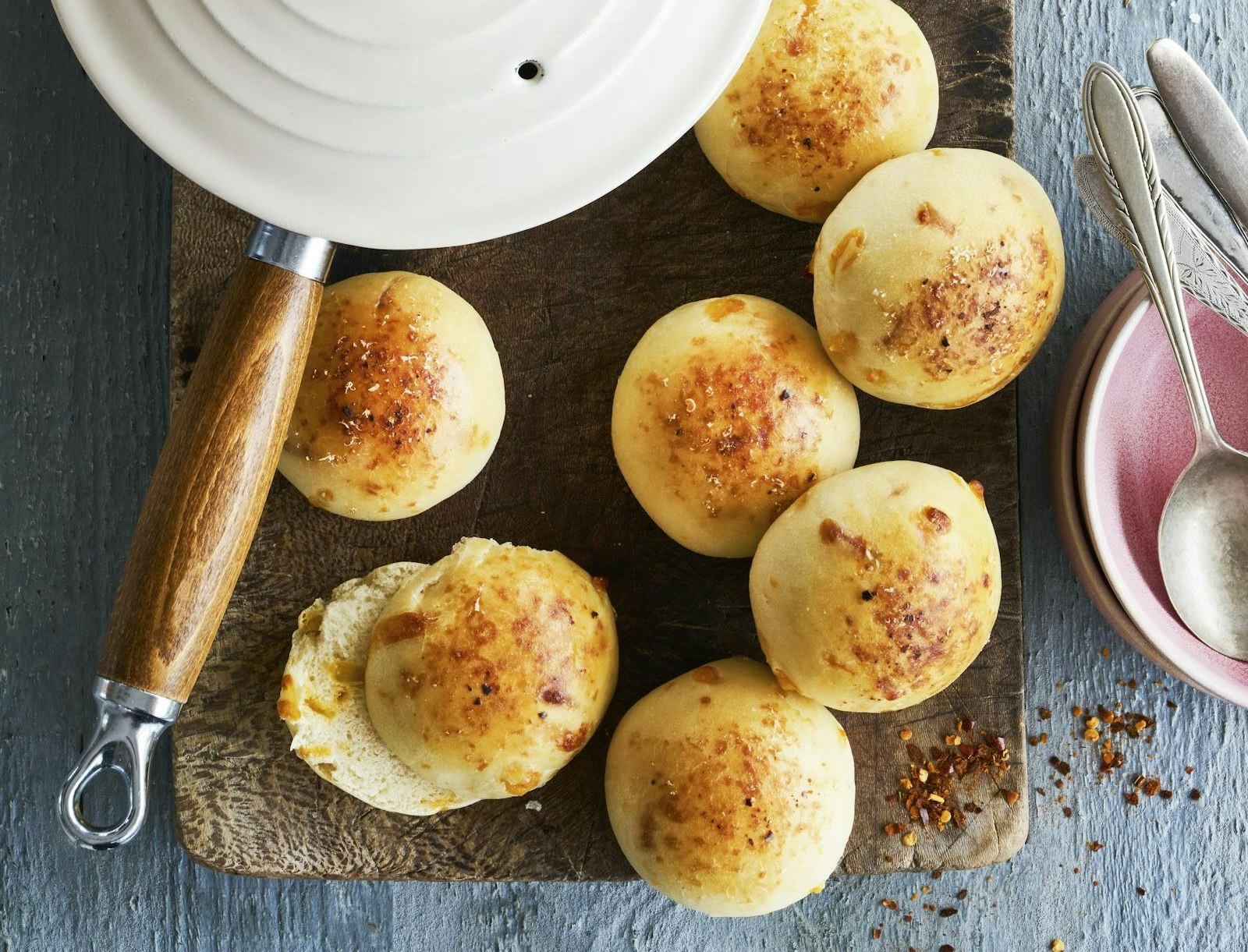 Boller med cheddar og parmesan