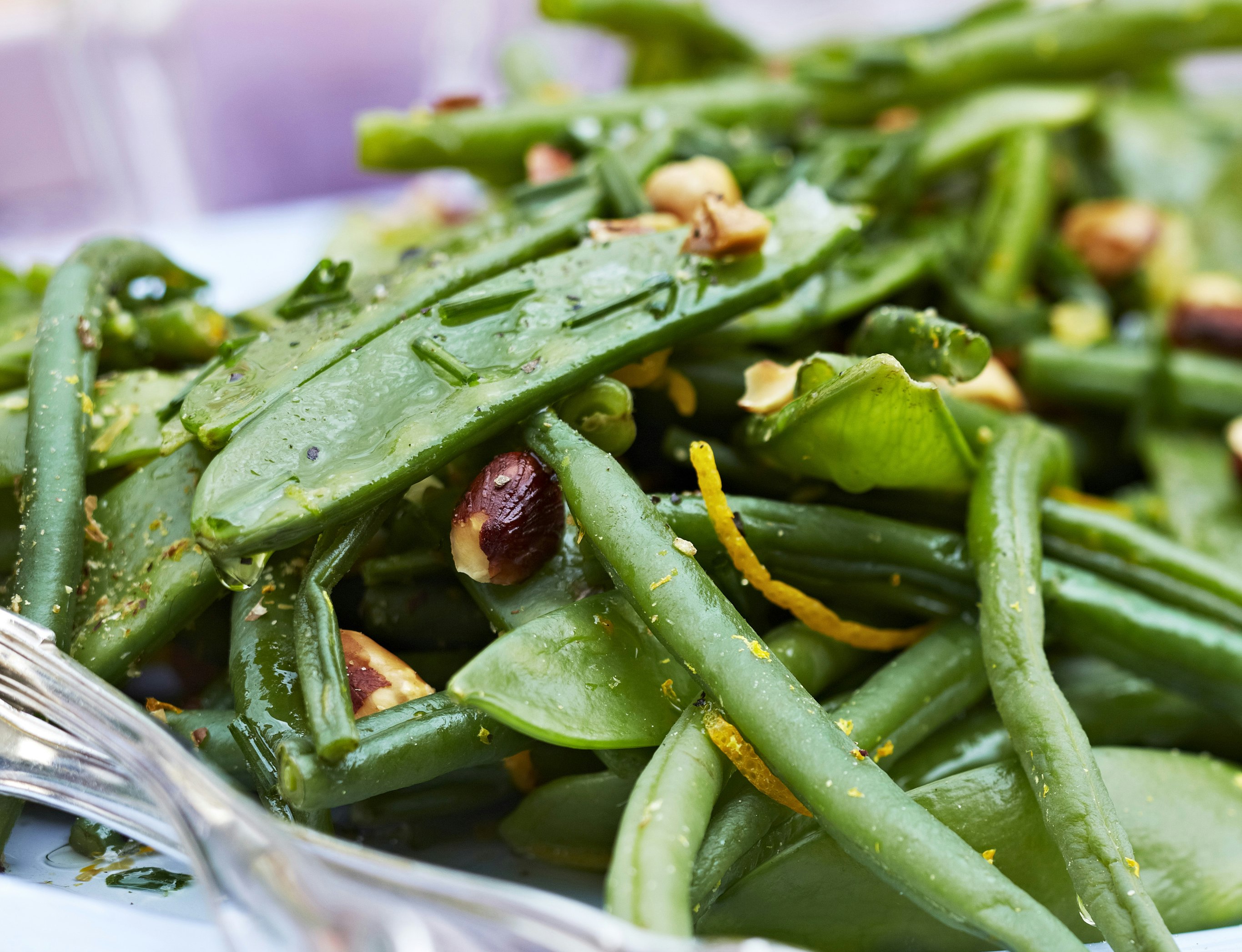 Bønnesalat med hasselnødder og appelsindressing