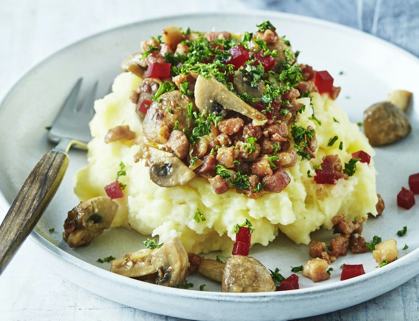 Brændende kærlighed med bacon og svampe