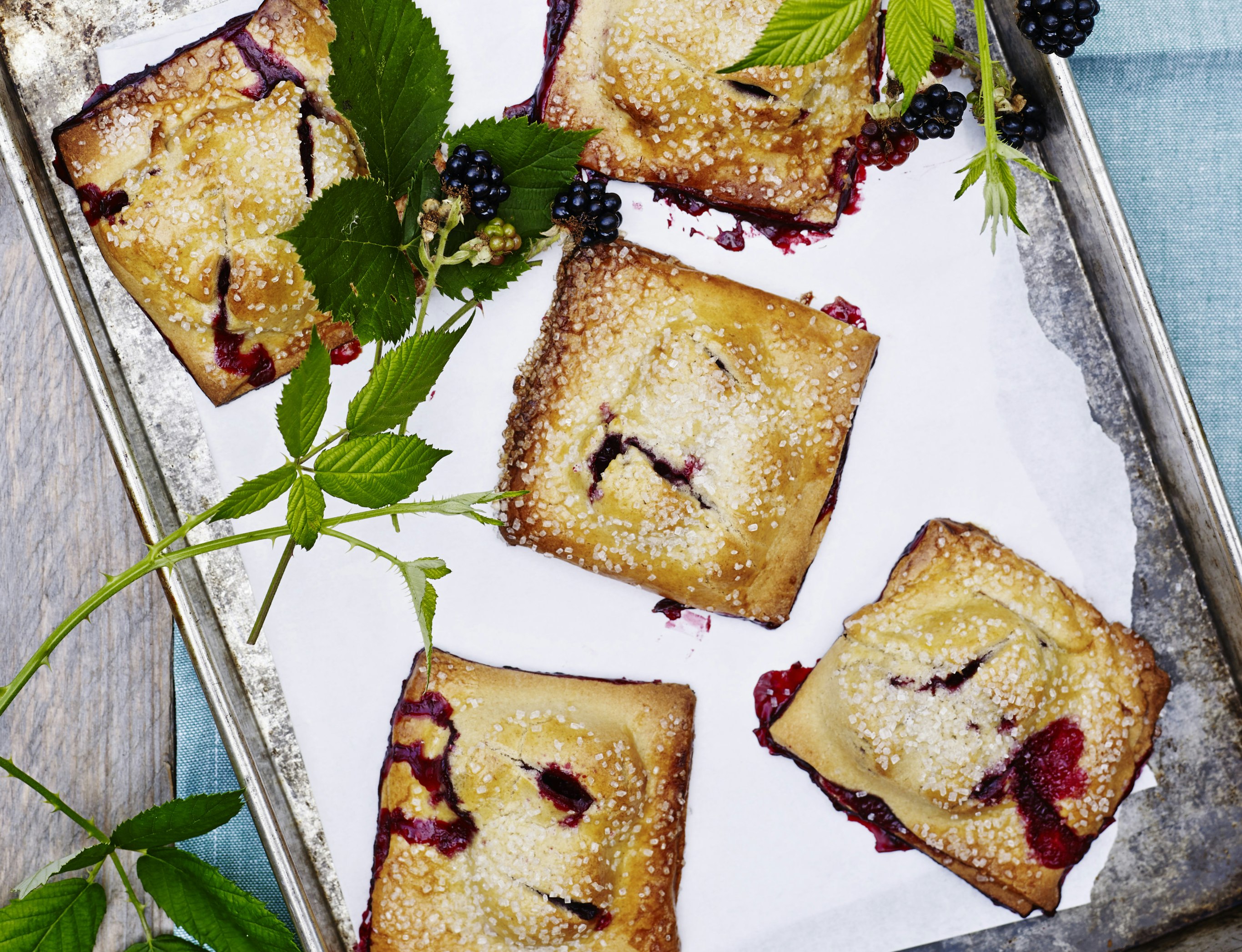 Brombærkage med perlesukker