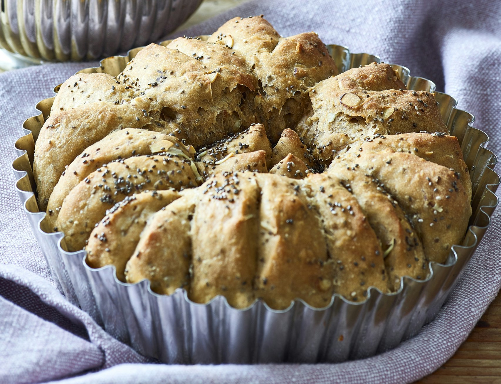 Brydebrød med chiafrø og hasselnødder