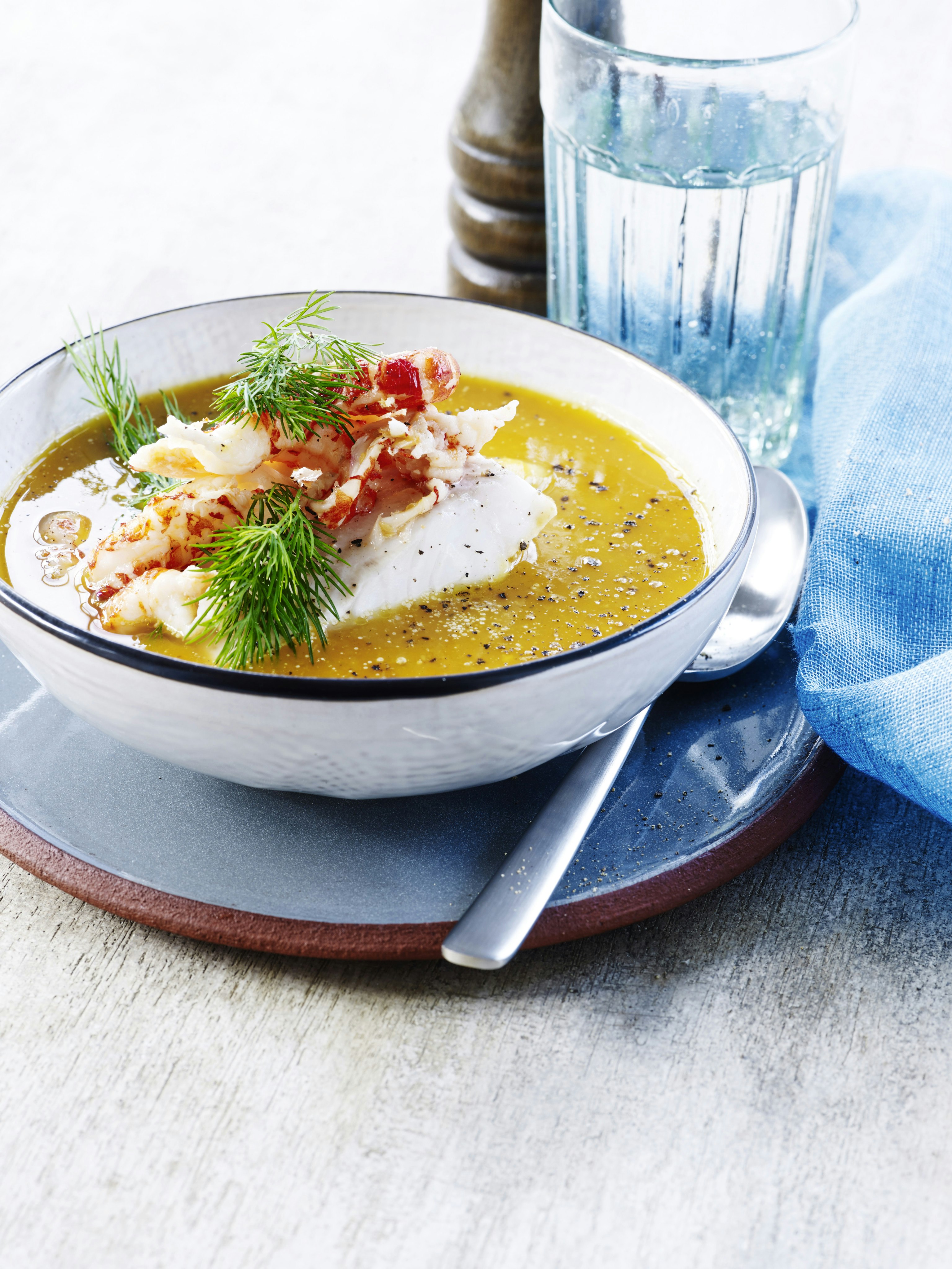 Butternutsquash-suppe med lyssej og krebsehaler