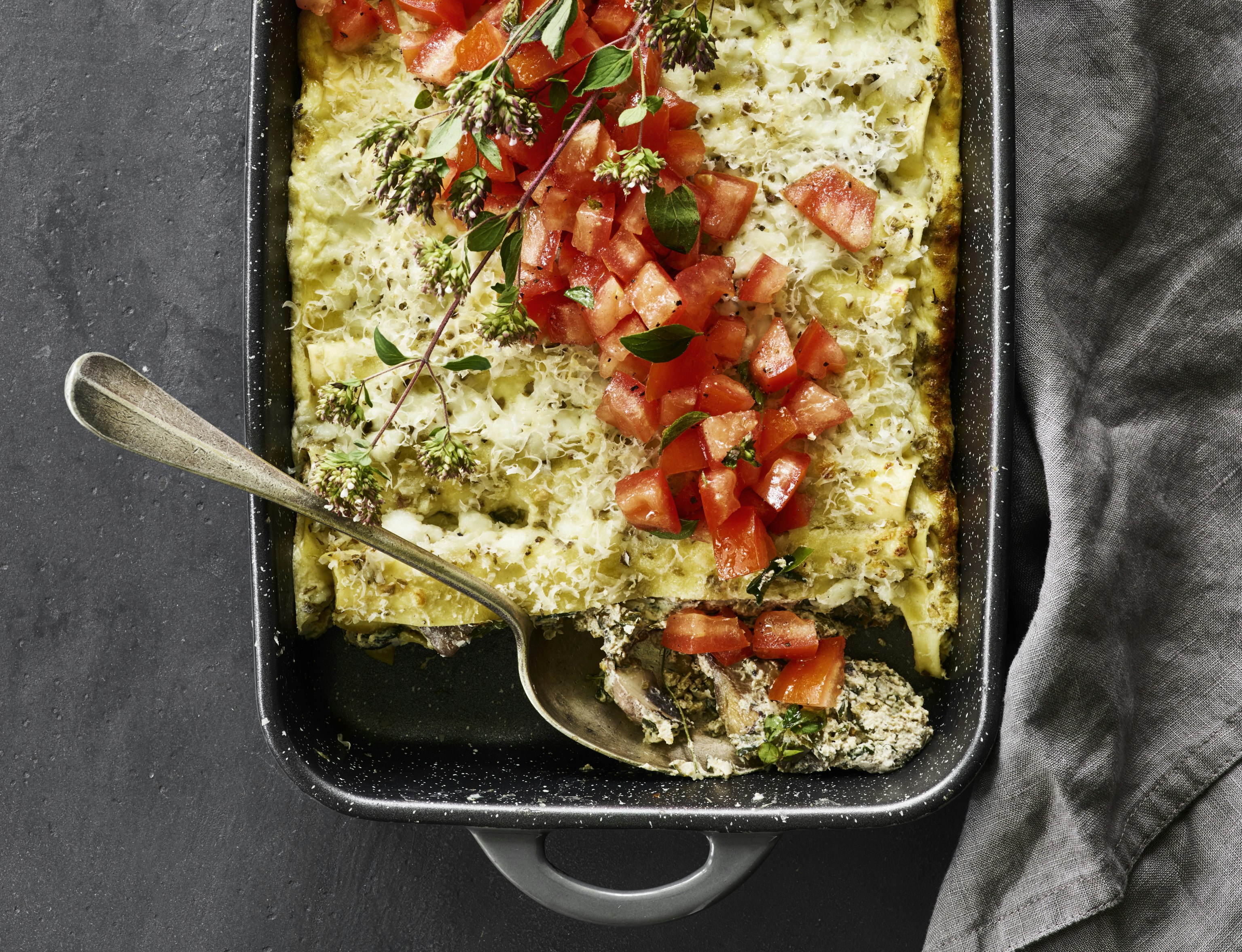 Cannelloni med svampe, squash og tomatsalsa