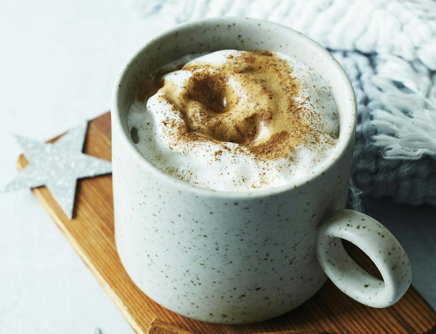 Cappuccino med kanel og kardemomme