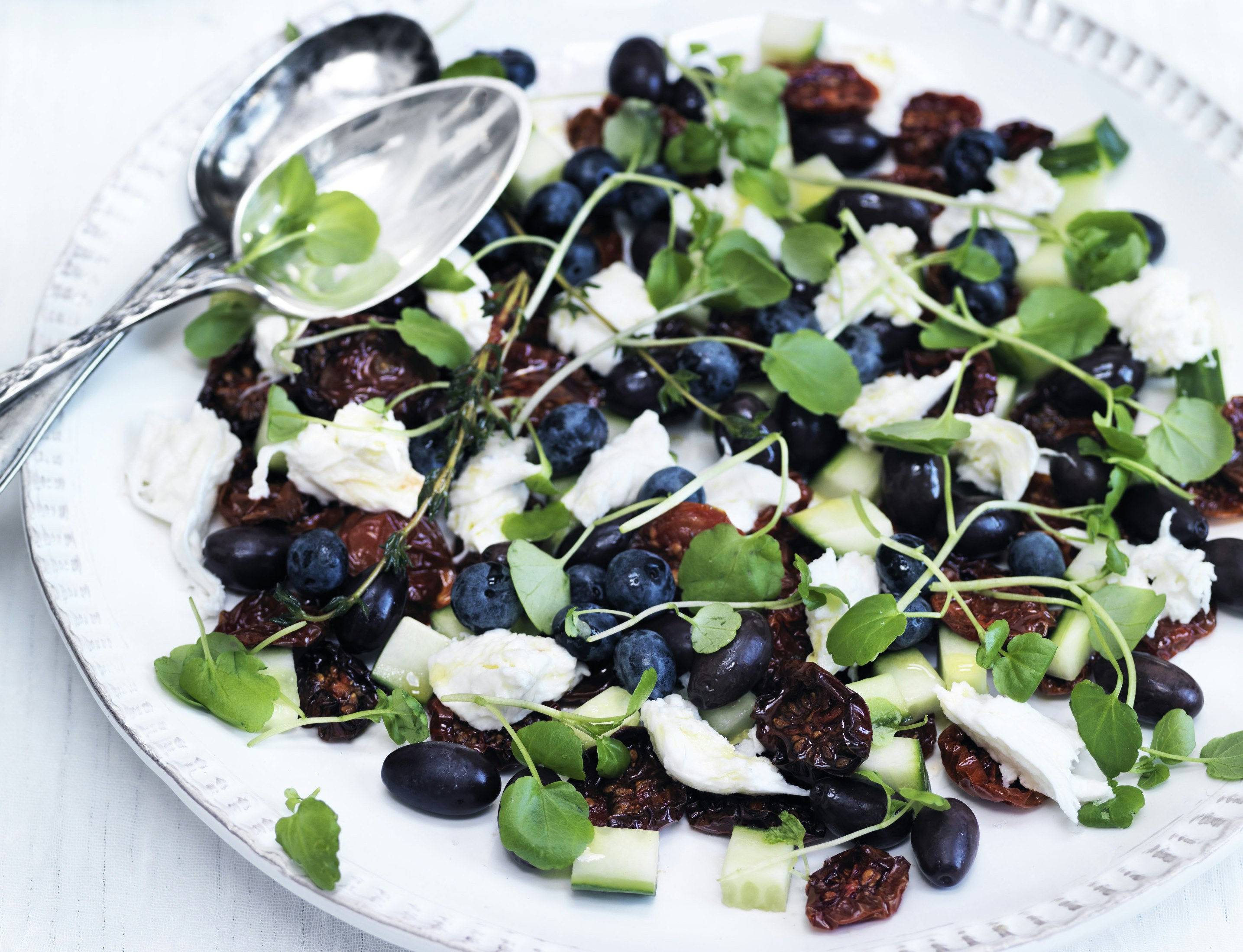 Caprisalat med semidried tomater