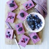 Cheesecake-snitter med blåbær og lakrids