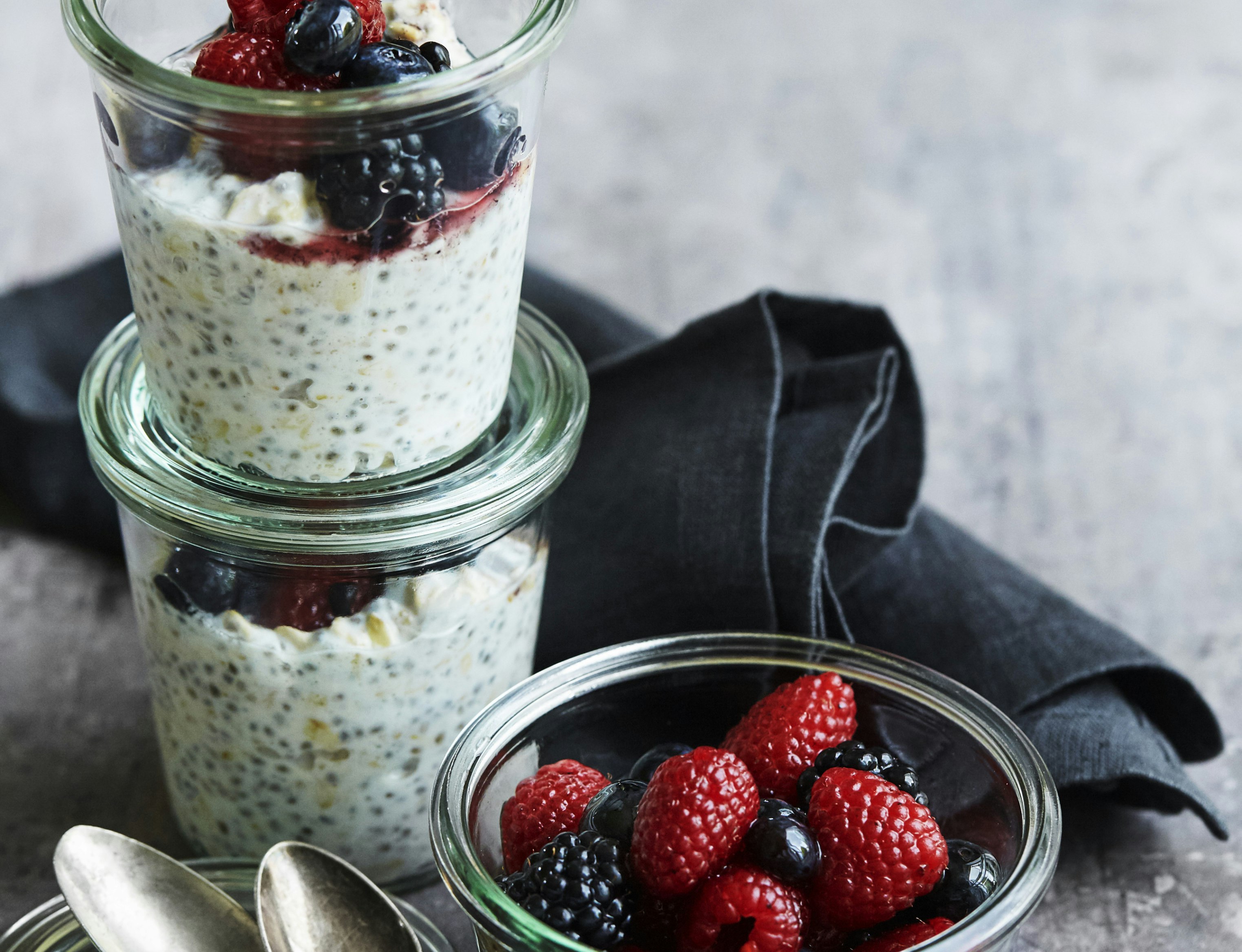 Chia-havre-grød med råsyltede bær