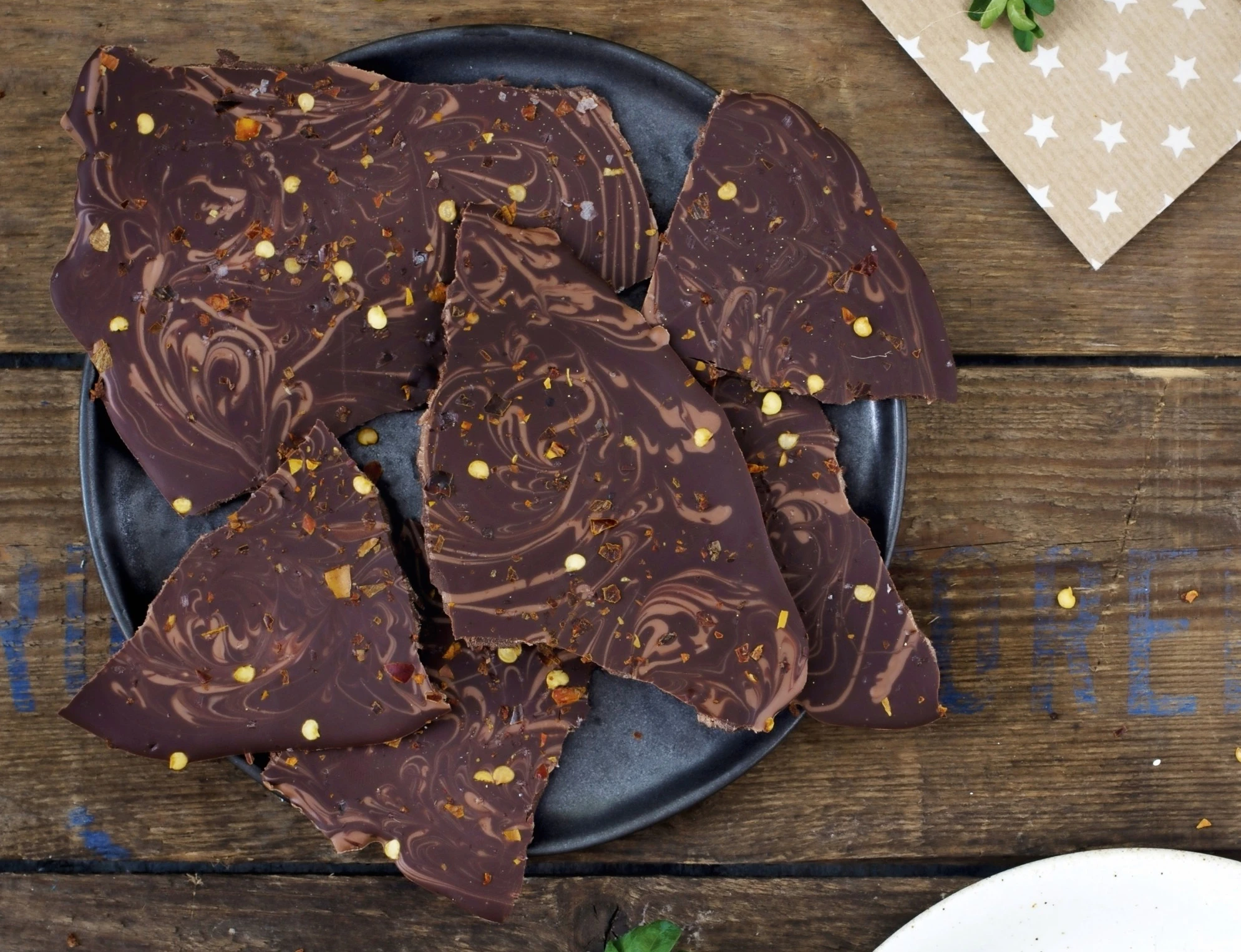 Chokoladebrud med chili og havsalt