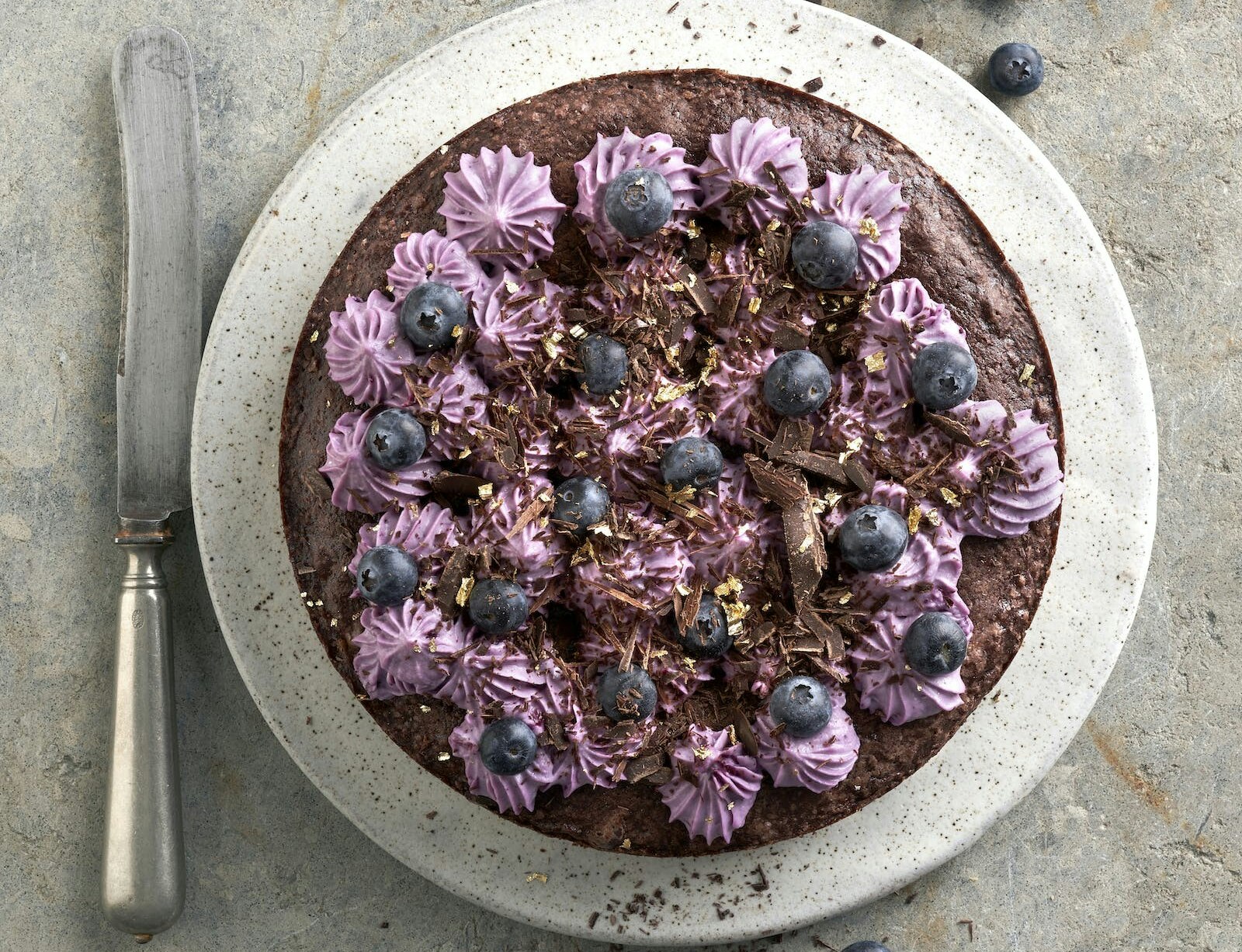 Chokoladekage med blåbærcreme