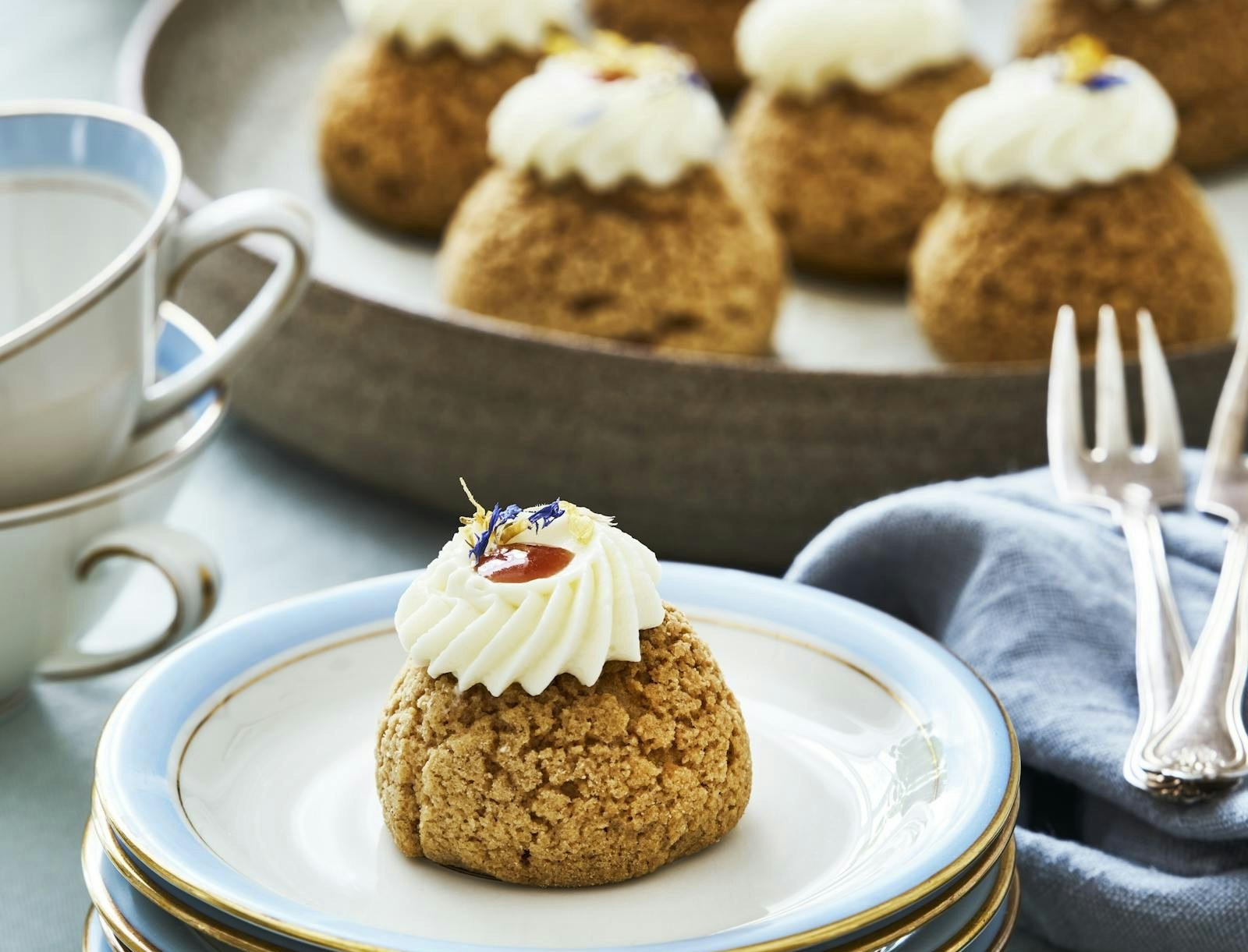Choux au craquelin med rabarber