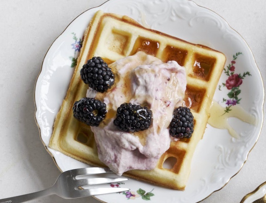Citronvafler med brombærskum