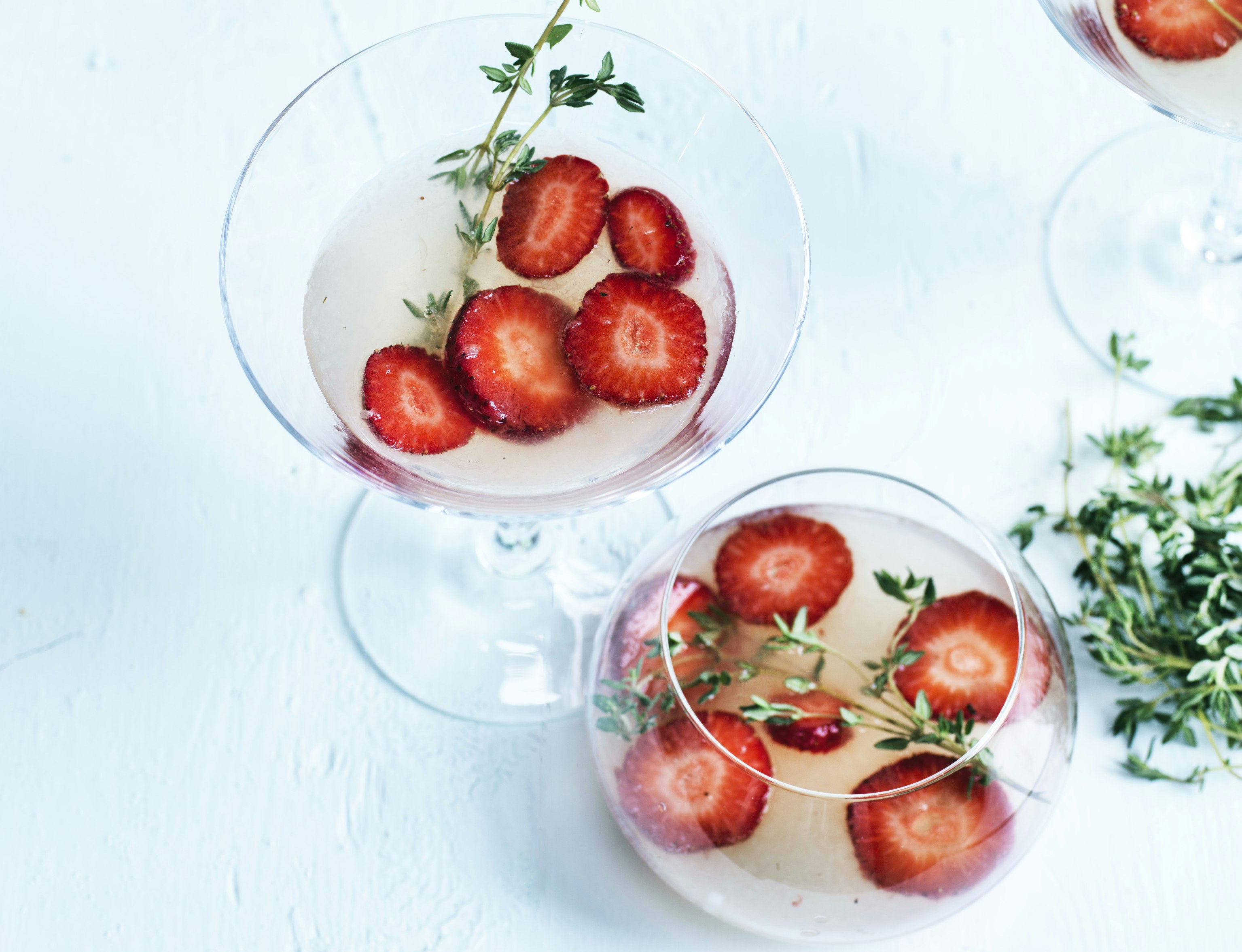 Cocktail med jordbær og timian