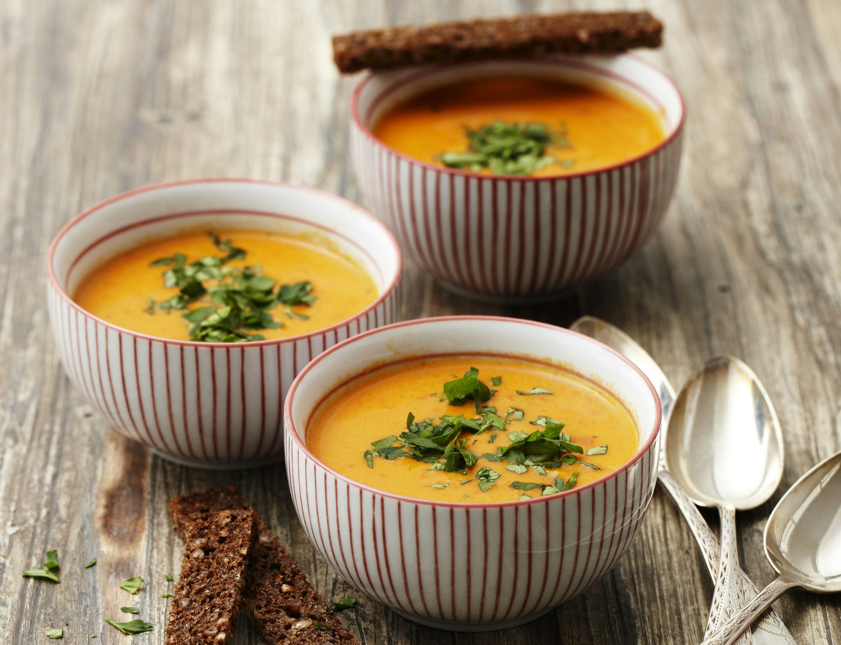 Cremet peberfrugtsuppe med kalkun