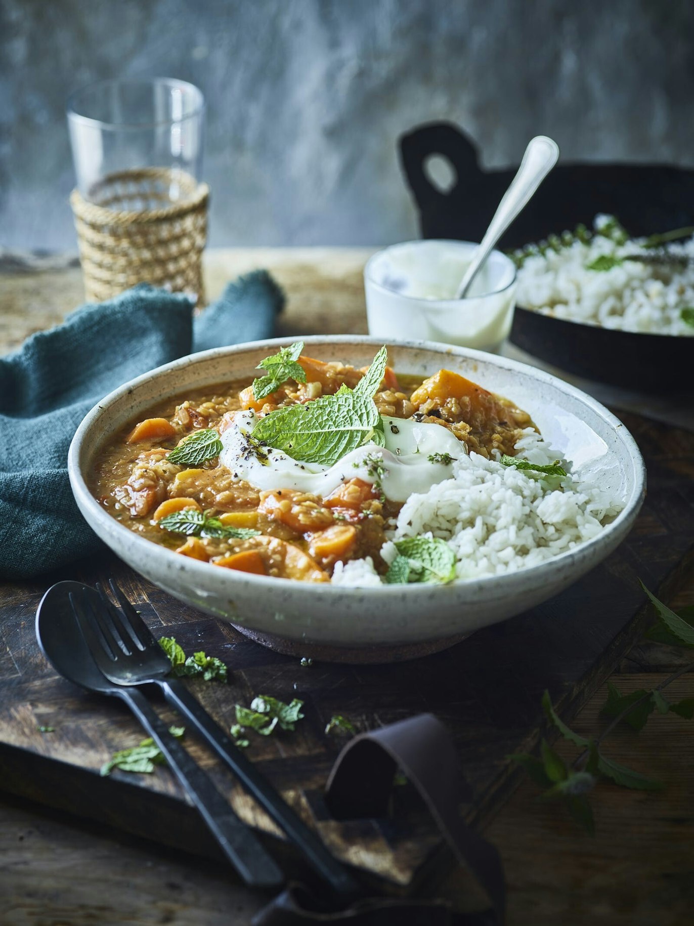 Curry med græskar, røde linser og ris