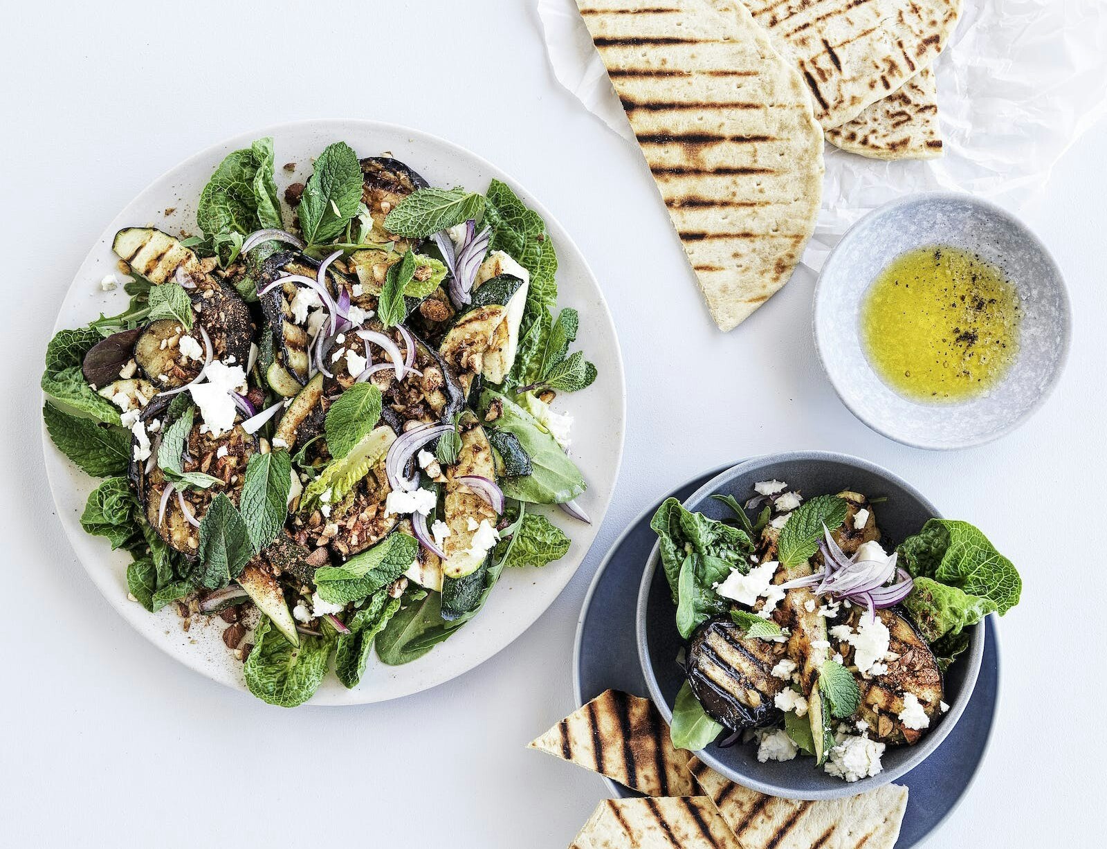Dukkah-salat med grillet grønt, mynte og feta