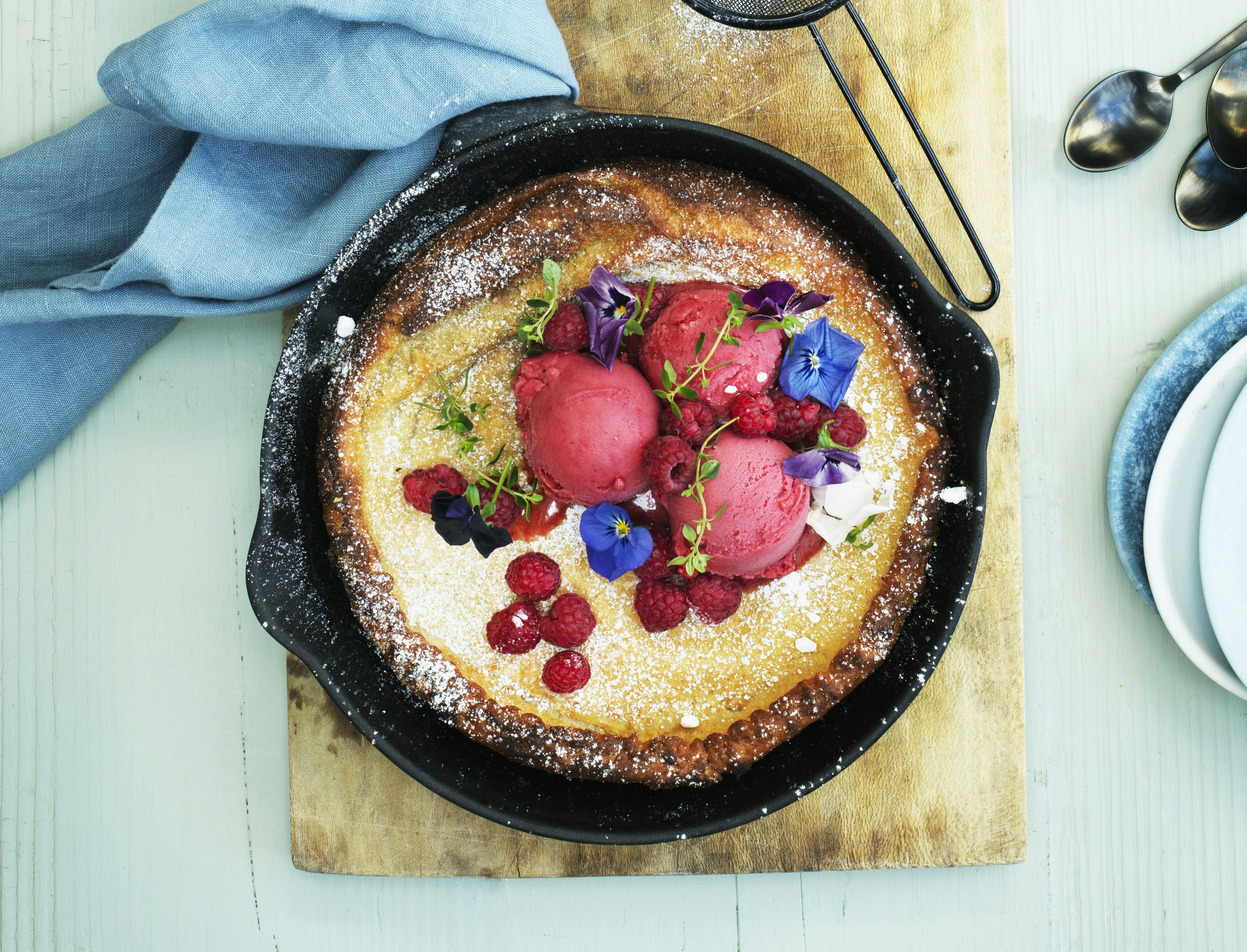 Dutch pancake med hindbær-timian-sorbet