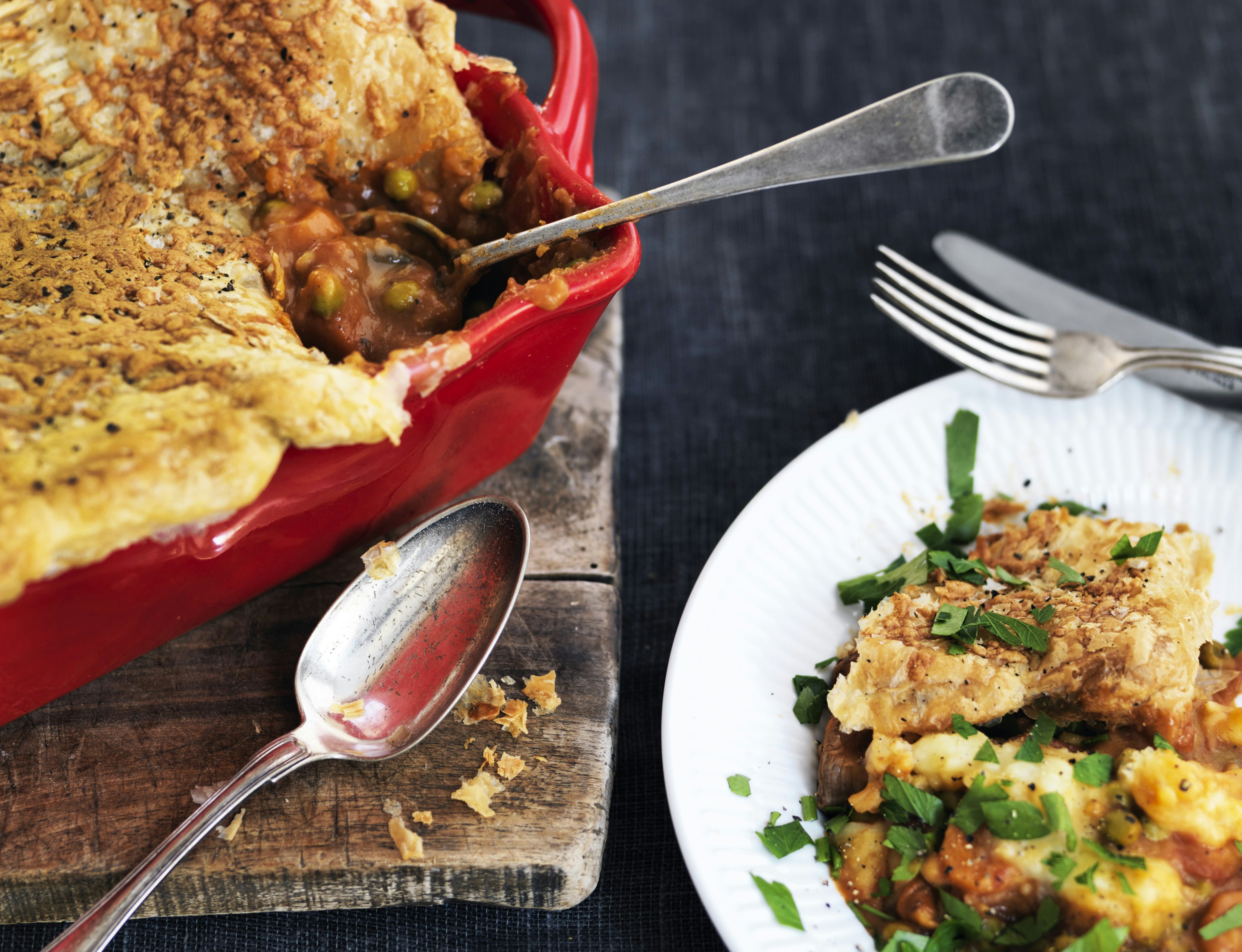 Engelsk tærte med butterdej, oksegullasch og kartoffelmos