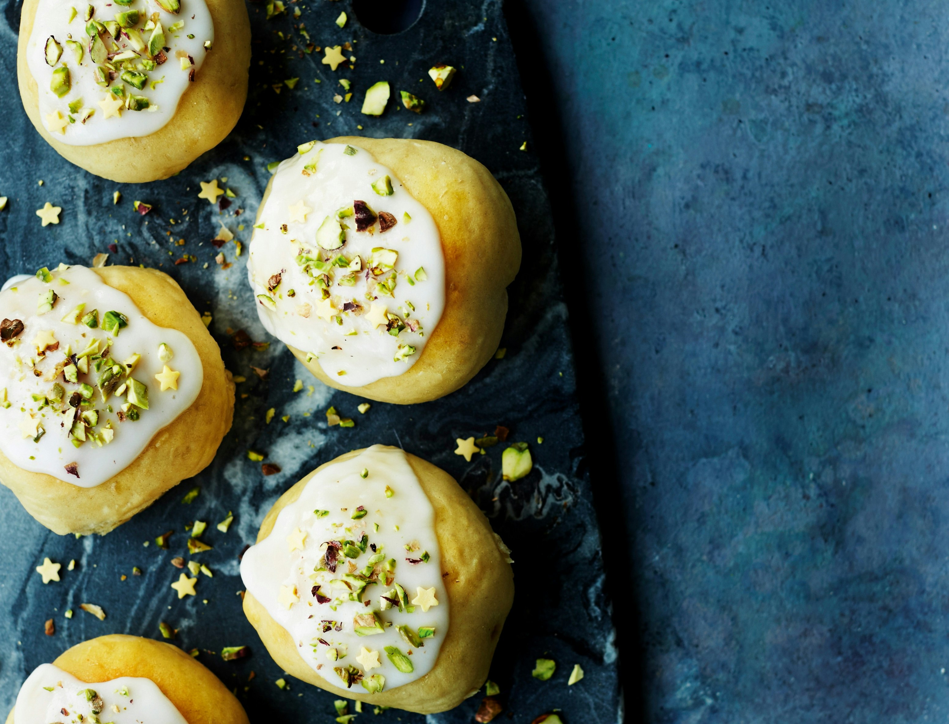 Fastelavnsboller med lemoncurd og citronglasur