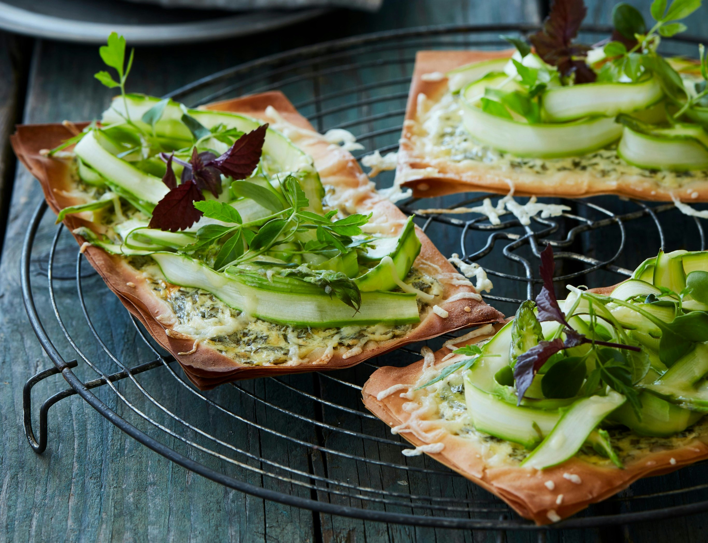 Fillotærte med asparges, ost og urter