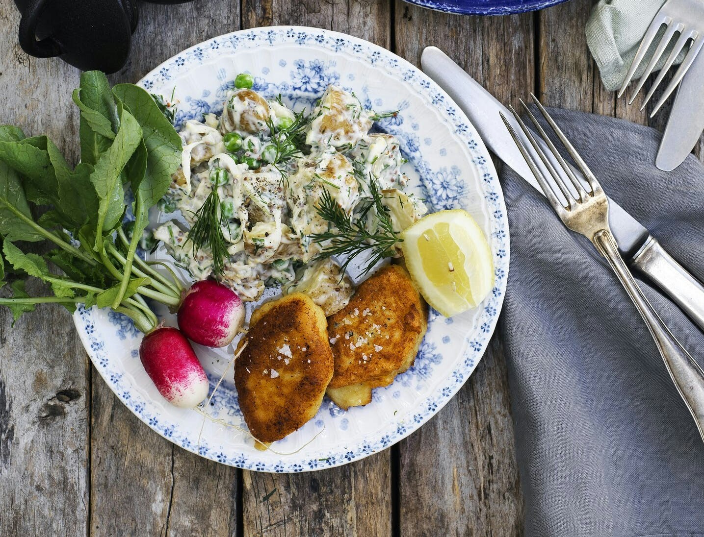 Fiskefrikadeller med kartoffelsalat