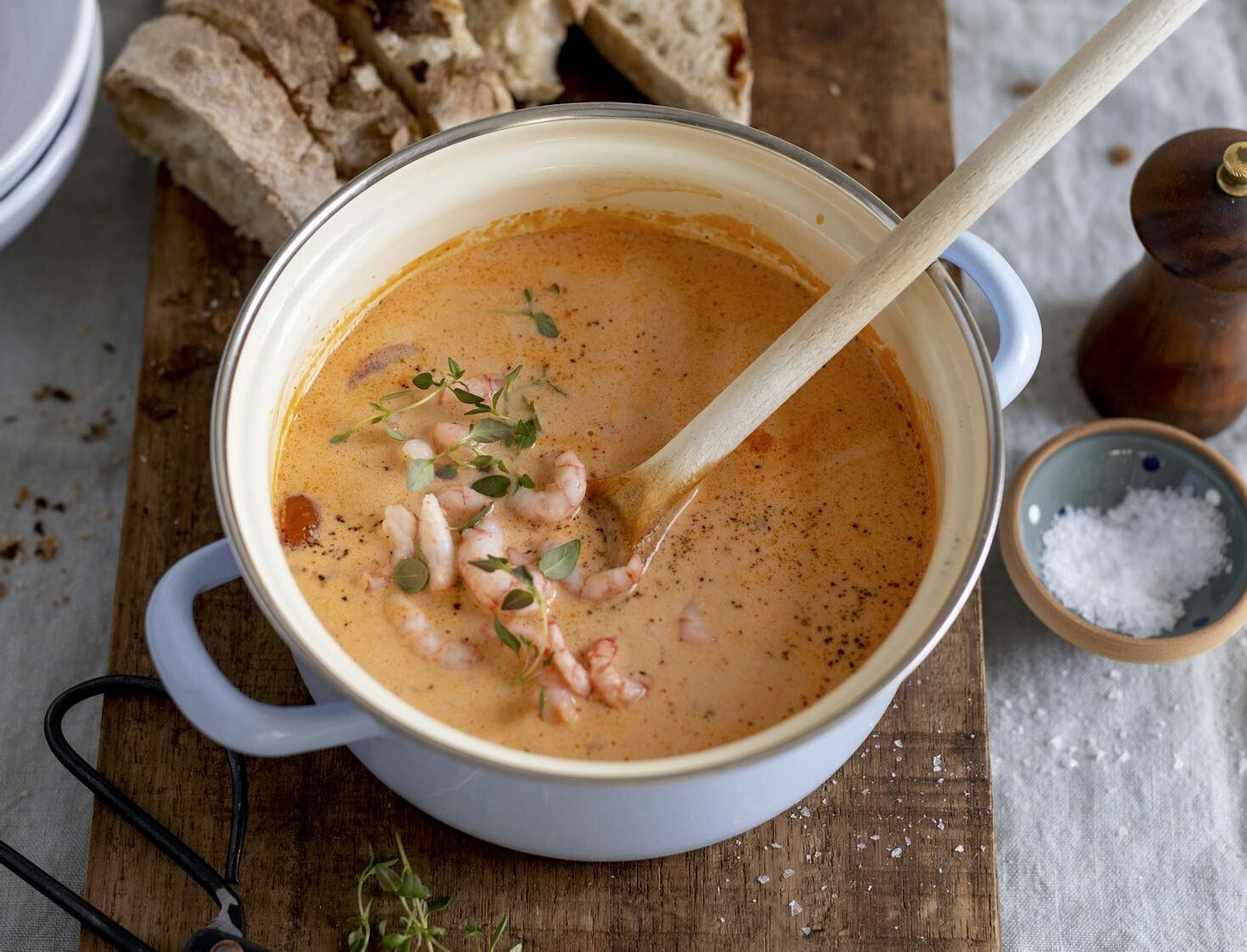 Fiskesuppe med laks og rejer
