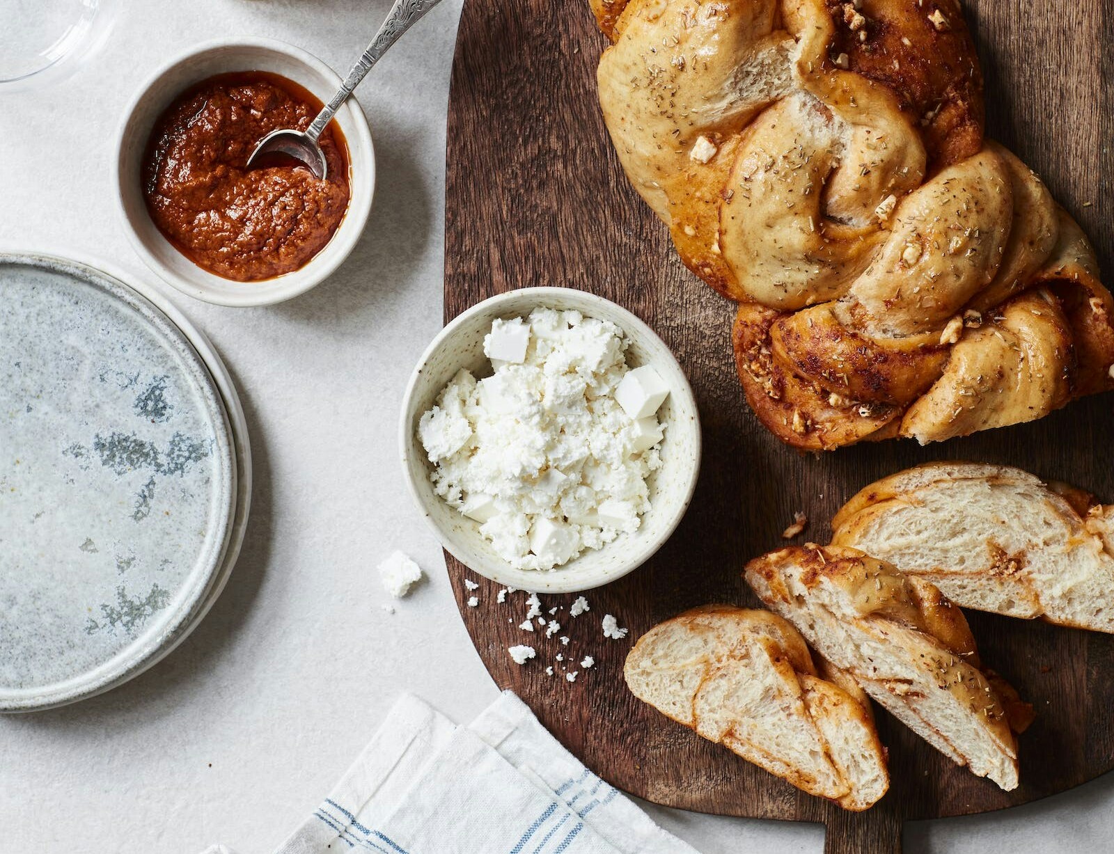 Fletbrød med tomattapenade og feta
