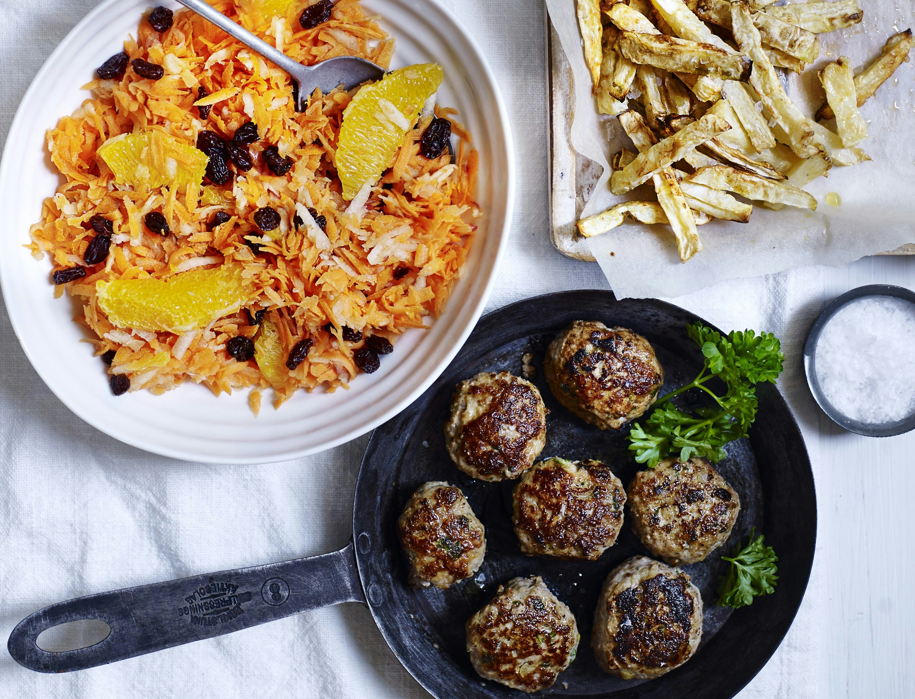 Frikadeller med råkost og sellerifritter