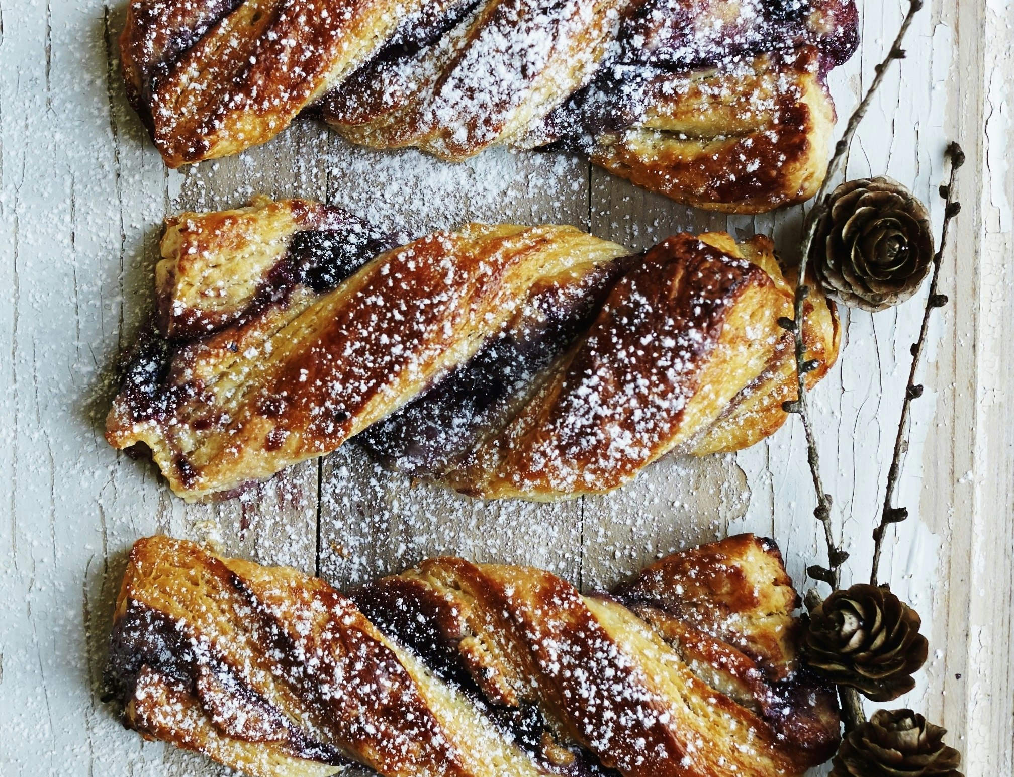 Frøsnappere med marcipan og solbærmarmelade