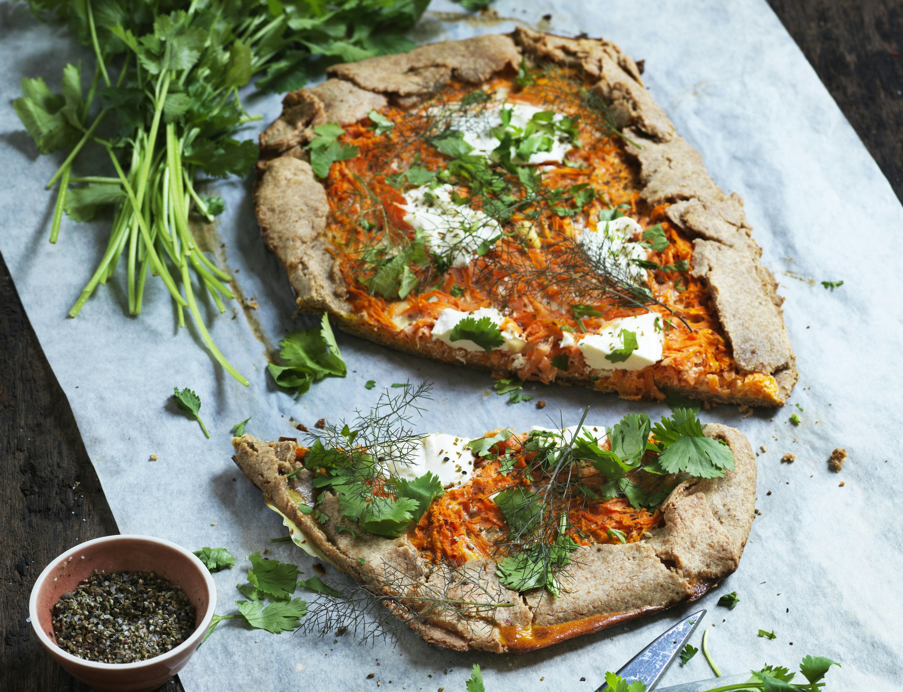 Galette med gulerødder og græsk yoghurt