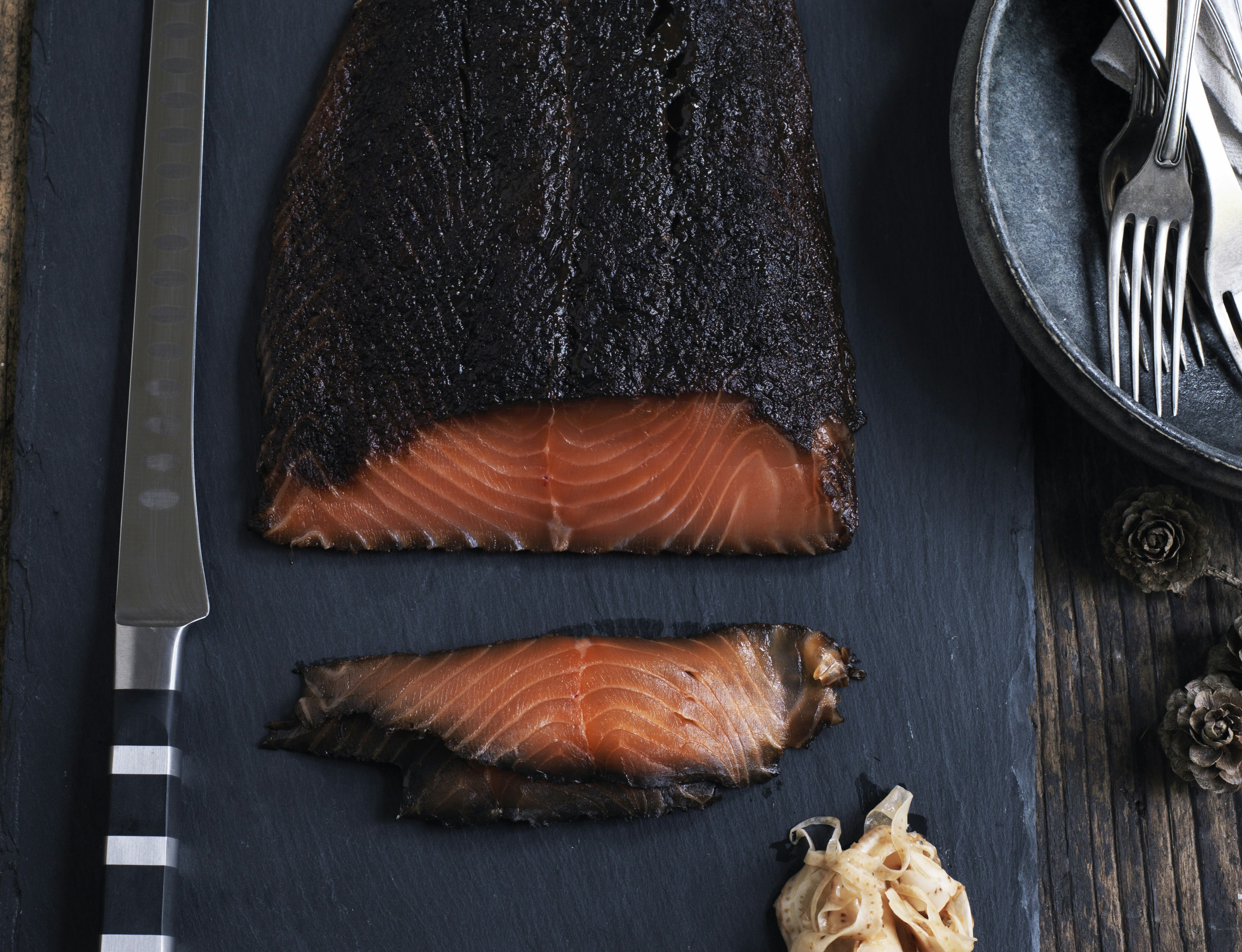 Gravet laks med lakrids og råmarineret fennikel