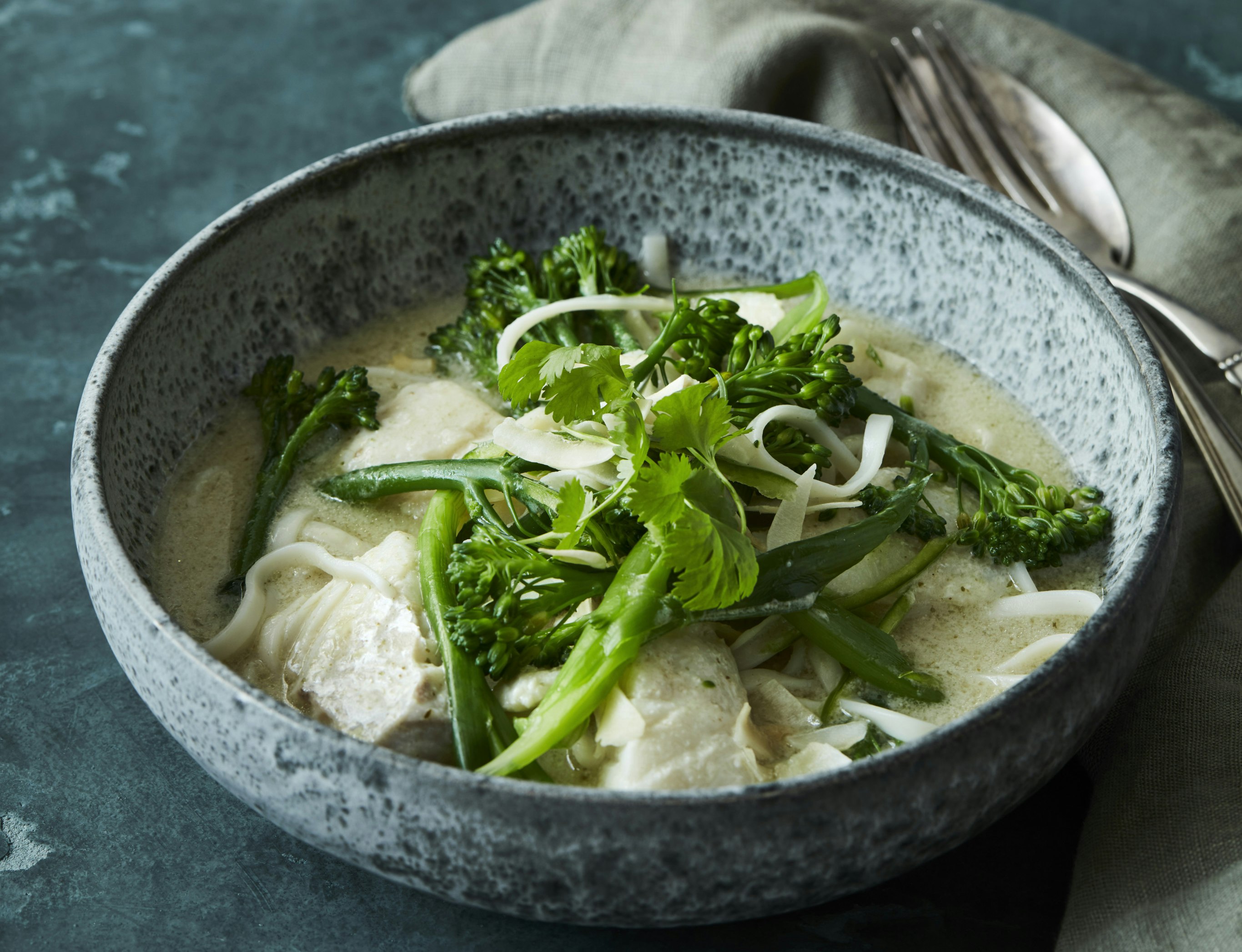 Grøn karry med kuller, nudler og kokos