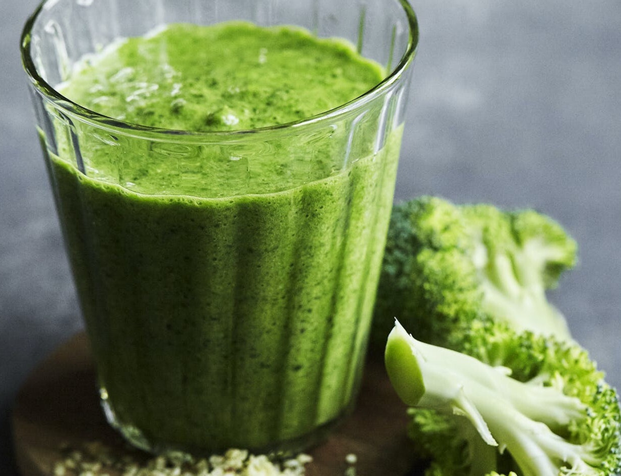 Grøn smoothie med spinat og broccoli