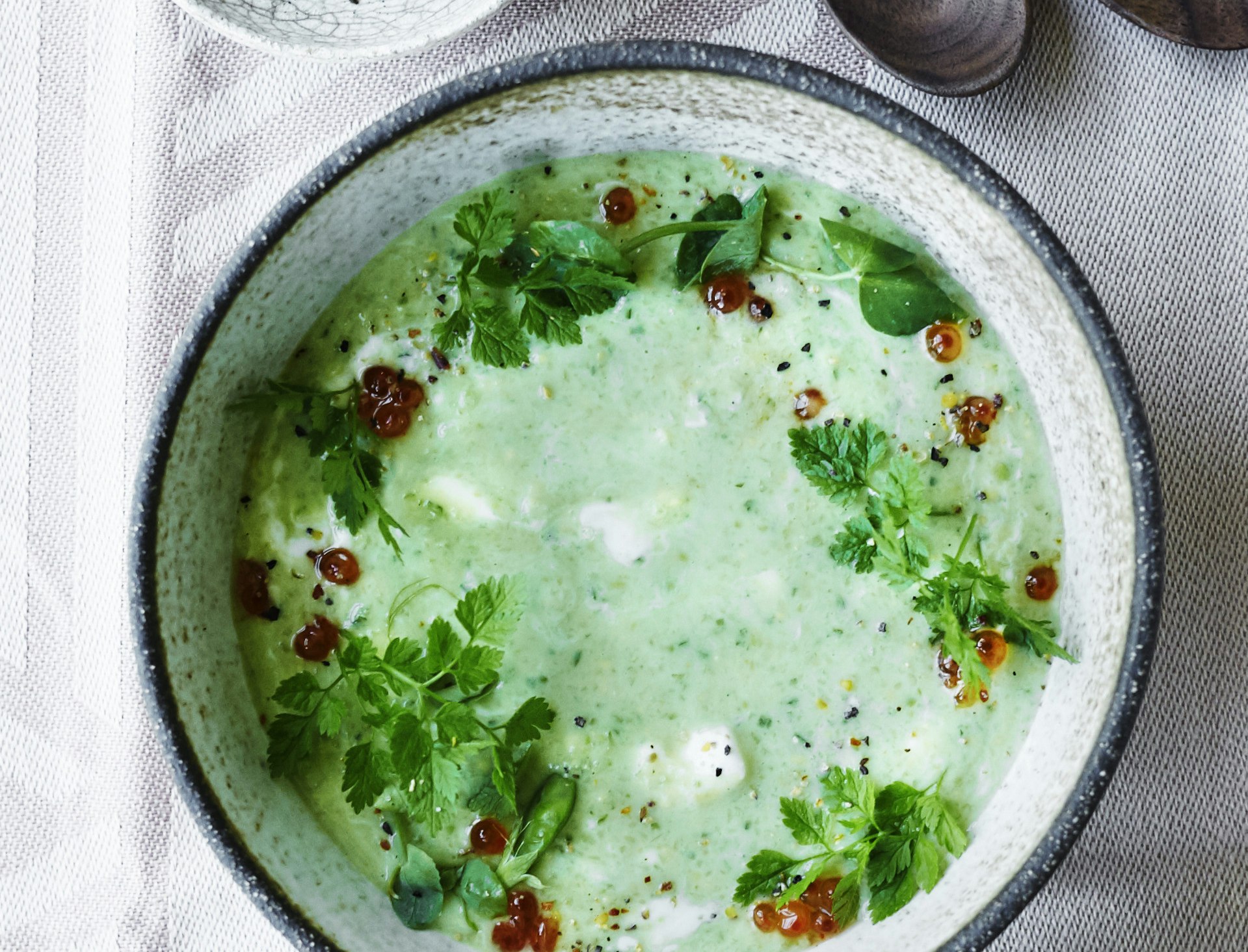 Grøn suppe med agurk og avocado